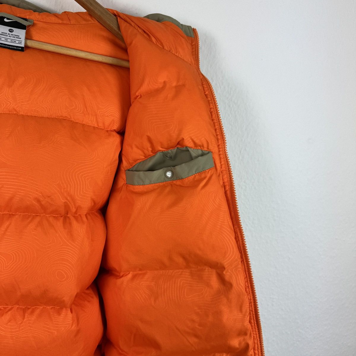 Nike Men’s Nike Nylon Puffer 550 Down Beige Hooded Jacket Size S Size US S / EU 44-46 / 1 - 13 Thumbnail