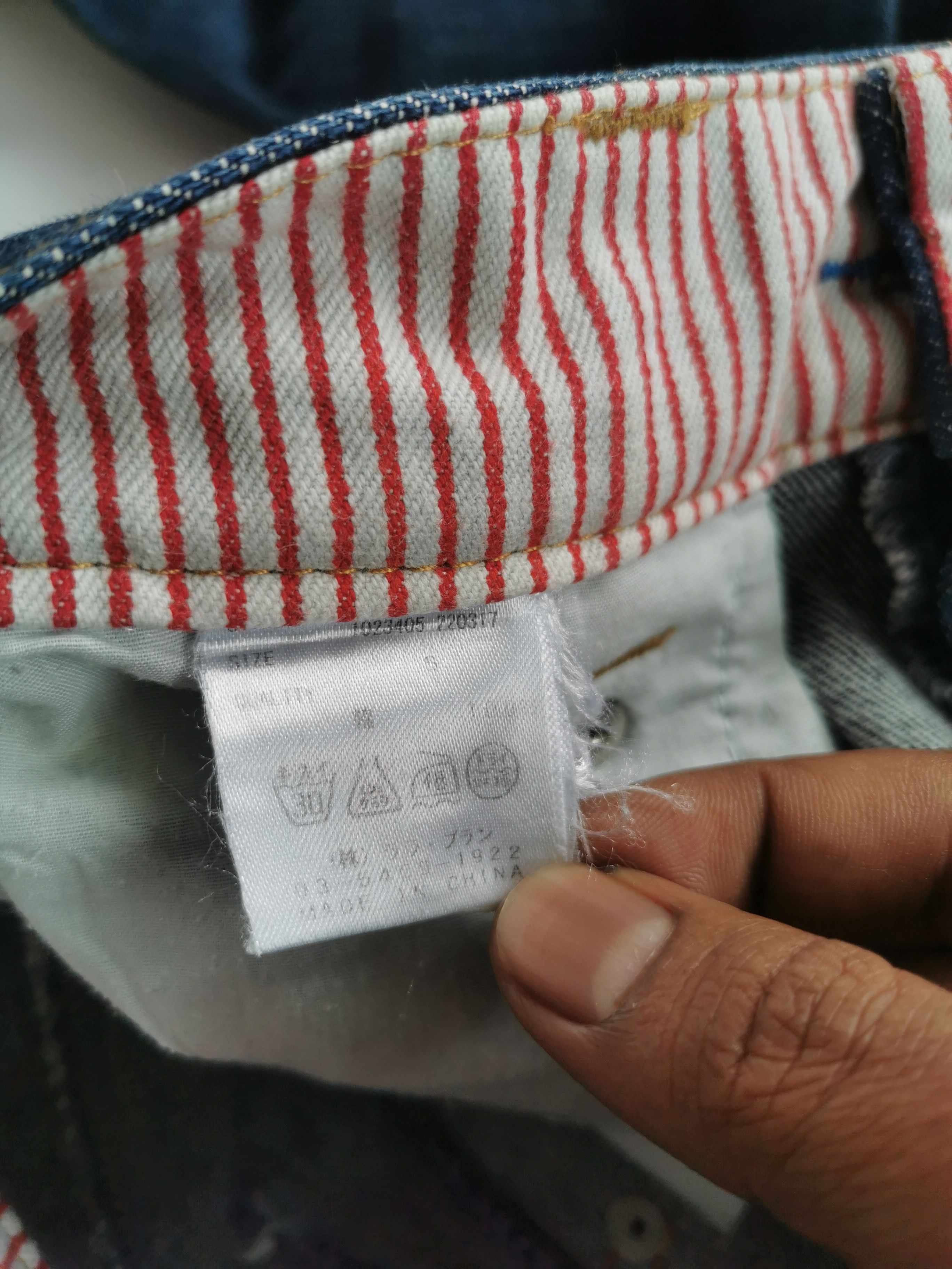 Kith × New Era × New York Yankees VINTAGE New York Yankees MLB Distressed Jeans Red Stripe Size US 30 / EU 46 - 4 Thumbnail