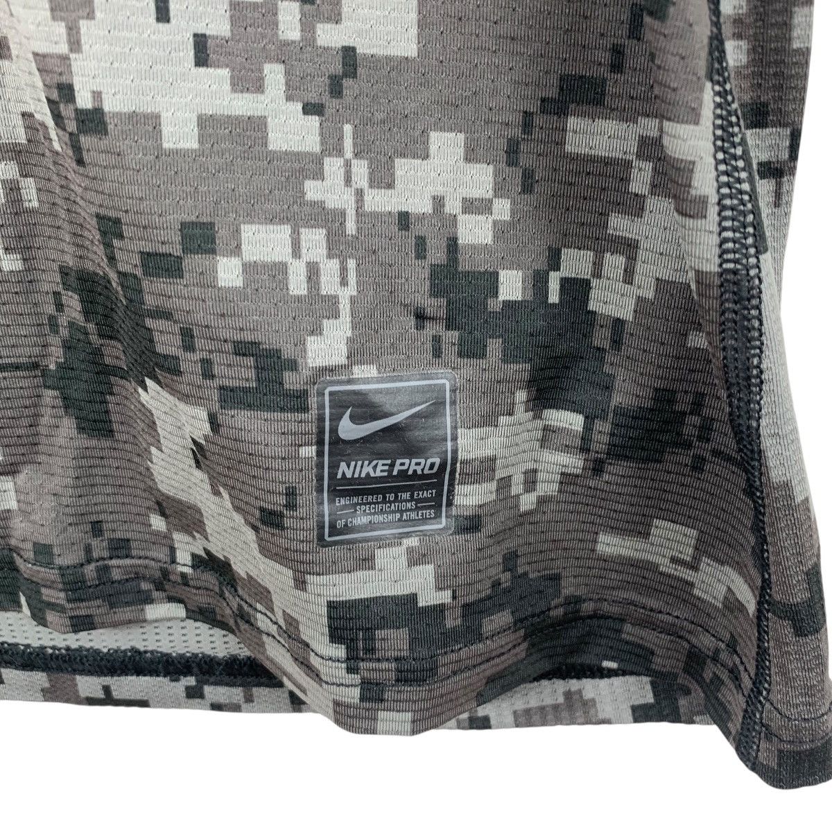 Nike NIKE PRO HYPERCOOL Collection Digital Camo Tee Shirt Top Size US L / EU 52-54 / 3 - 6 Thumbnail