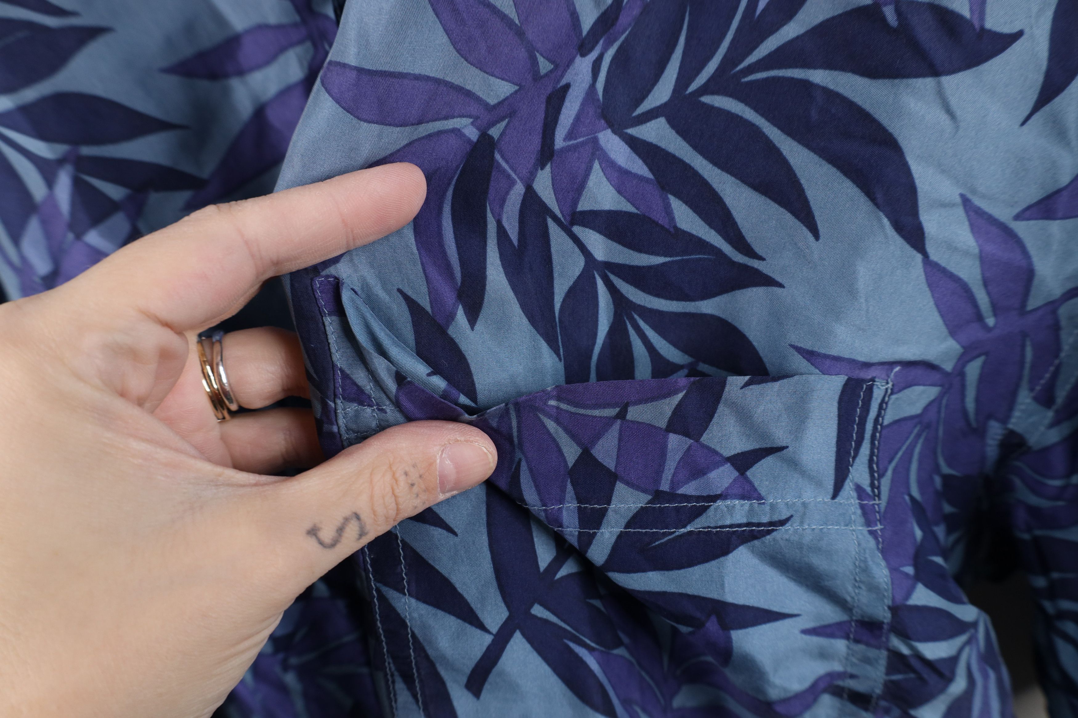 Vintage Vintage 90s Streetwear Leaf Hawaiian Collared Button Shirt Size US XL / EU 56 / 4 - 7 Thumbnail