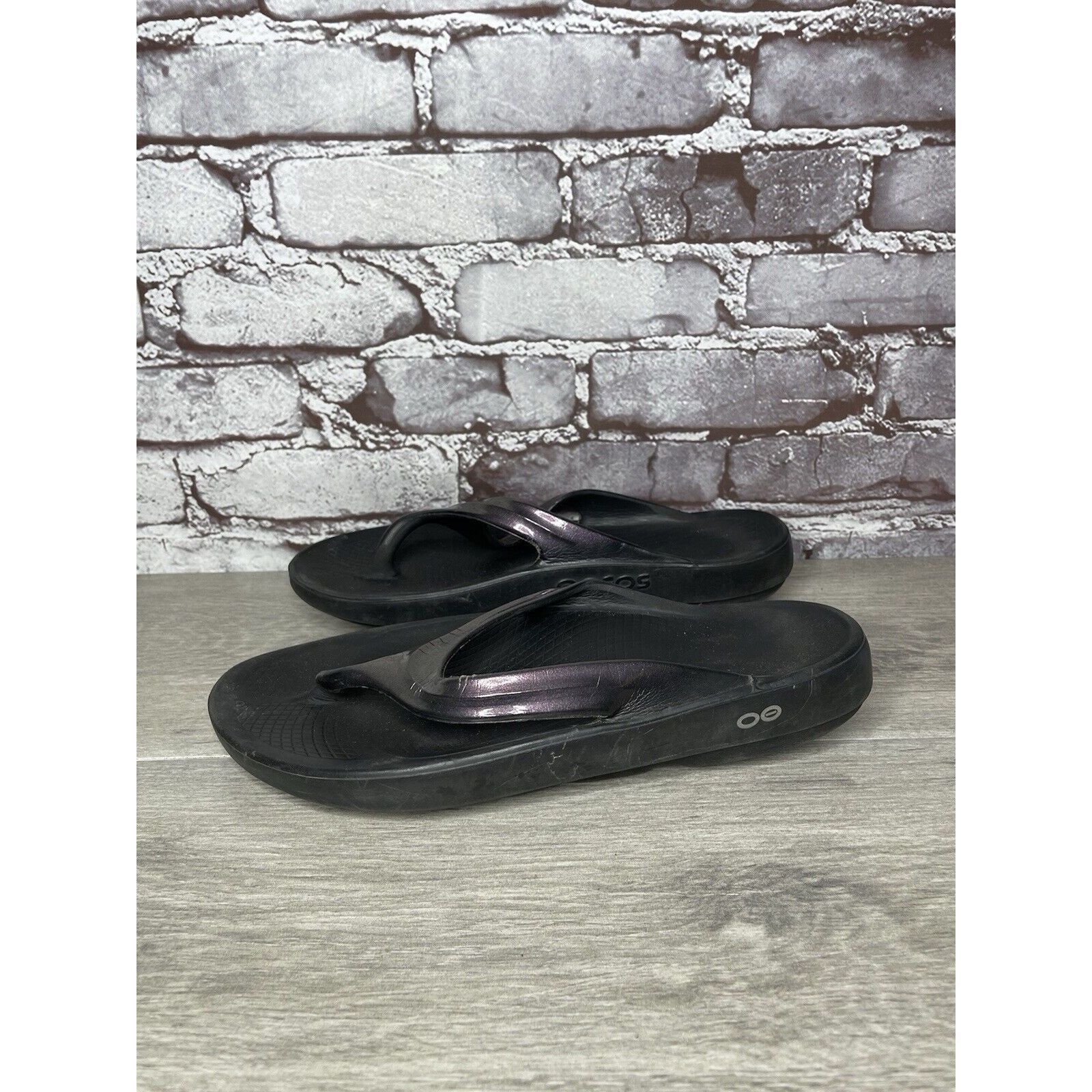 Other Oofos Oolala Cabernet Metallic Purple Recovery Thong Sandals Size US 9 / IT 39 - 10 Thumbnail
