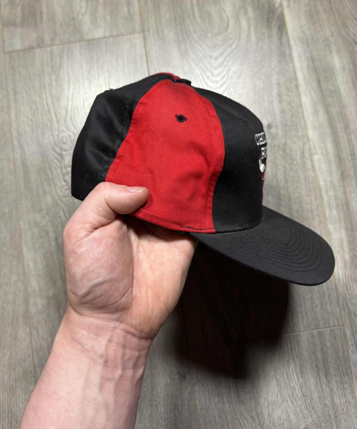 NBA × Vintage Vintage Chicago Bulls 90’s Pinwheel Red Black Snapback Size ONE SIZE - 2 Thumbnail