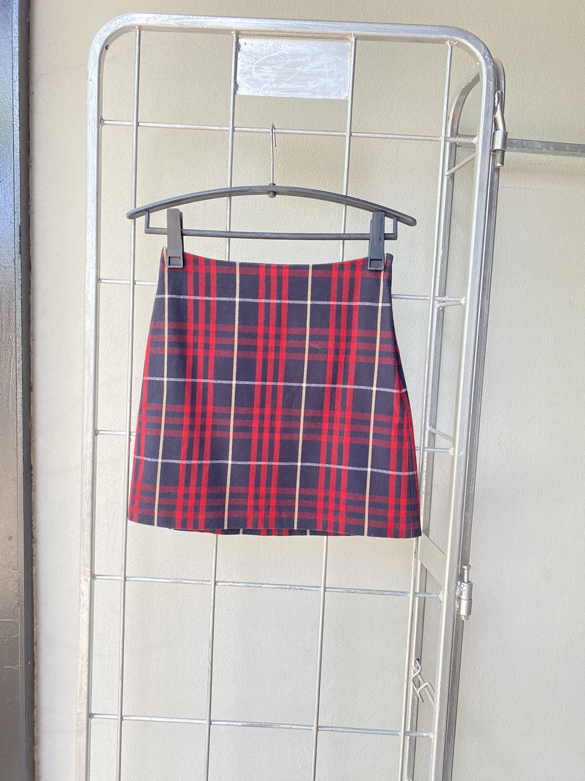 Burberry Burberry Y2K red nova check skirt Size 24" / US 00 / IT 34 - 1 Thumbnail