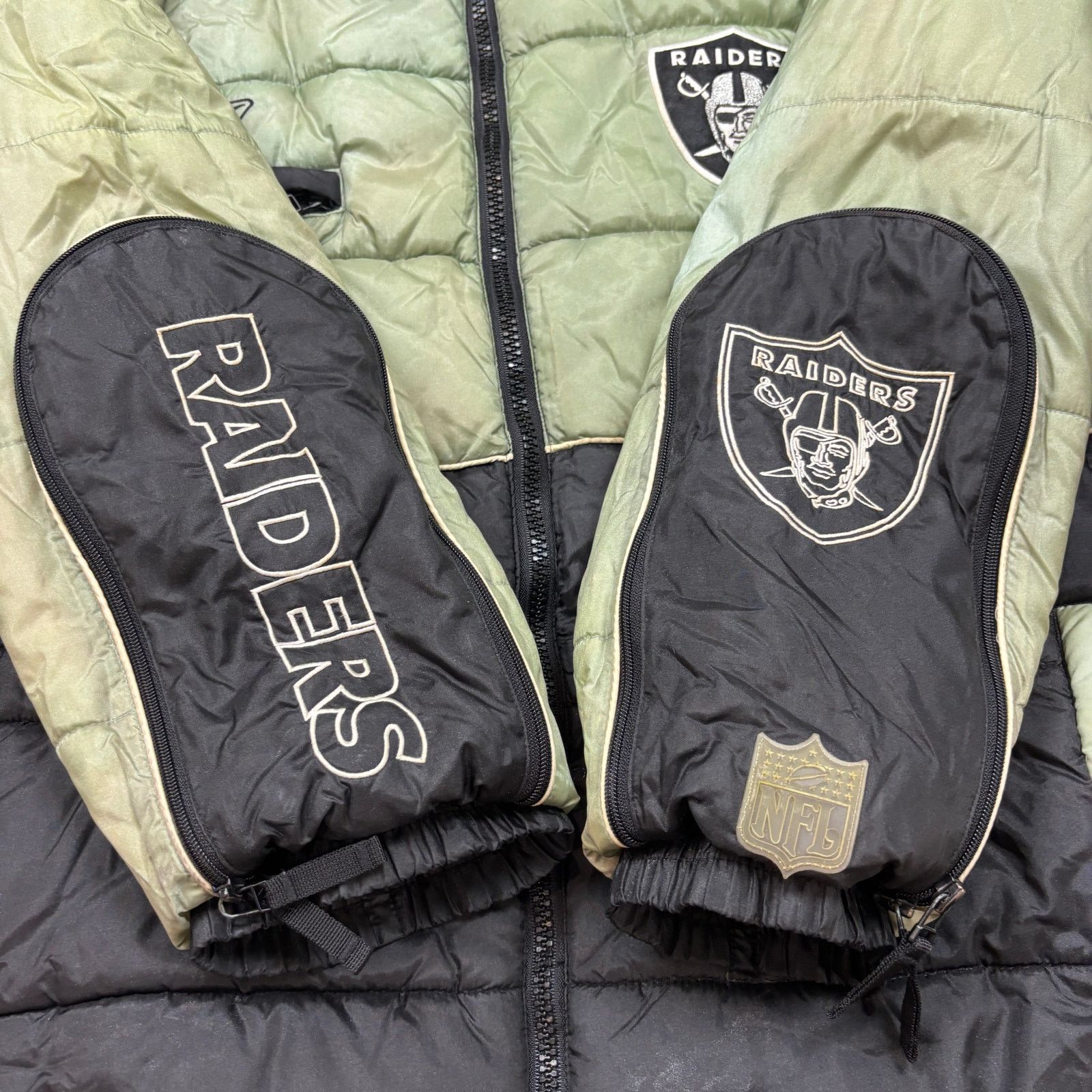NFL × Reebok × Vintage Vintage 90s Reebok Oakland Raiders Puffer Jacket Men's 2XL Size US XXL / EU 58 / 5 - 5 Thumbnail