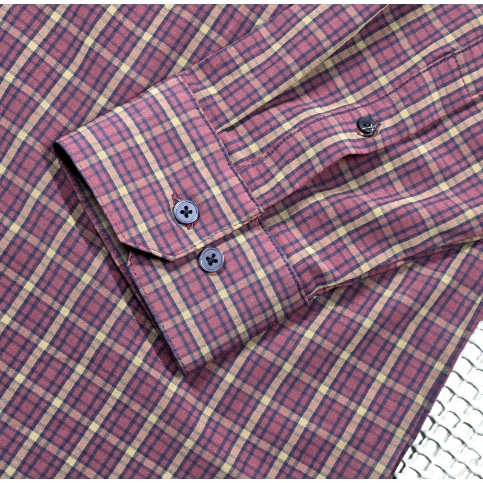 Mizzen+Main Mizzen+Main Leeward Mens Button-Up Shirt 2XL Maroon Plaid Trim Fit Performance Casual Workwear Capable Slim Classic Style Size US XXL / EU 58 / 5 - 6 Thumbnail