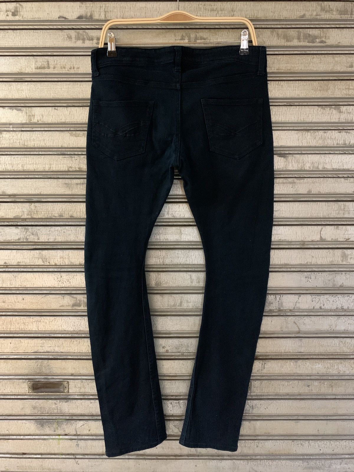 If Six Was Nine CavariA j-cut black denim pants Size US 32 / EU 48 - 2 Thumbnail