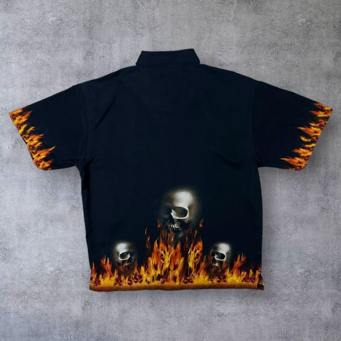 Vintage VINTAGE Early 00's Goth Y2K Flaming Skull Graphic Black Polyester Shirt Small Medium Short Sleeve Button-Up Mens Size US S / EU 44-46 / 1 - 2 Thumbnail