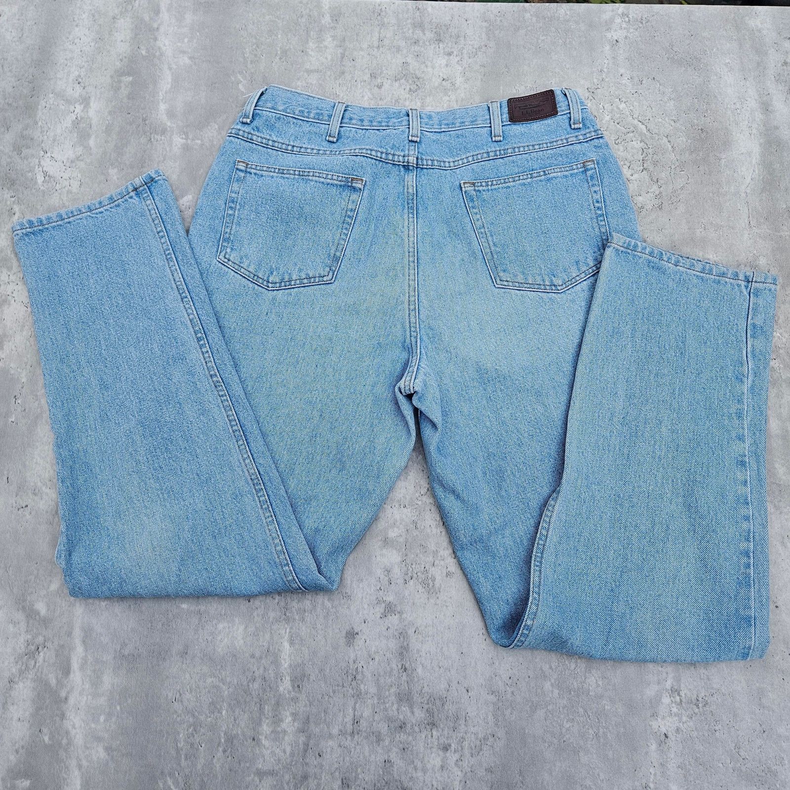L.L. Bean VINTAGE MENS L. L. BEAN NATURAL FIT BLUE JEANS SIZE 35 X 34 Size US 35 - 6 Thumbnail