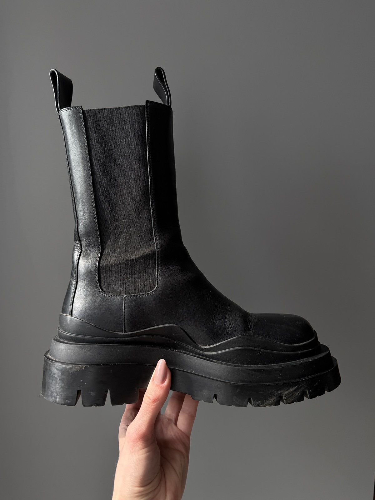 Bottega Veneta Bottega Veneta Tire Chelsea Leather Black Boots Size US 6 / IT 36 - 3 Thumbnail