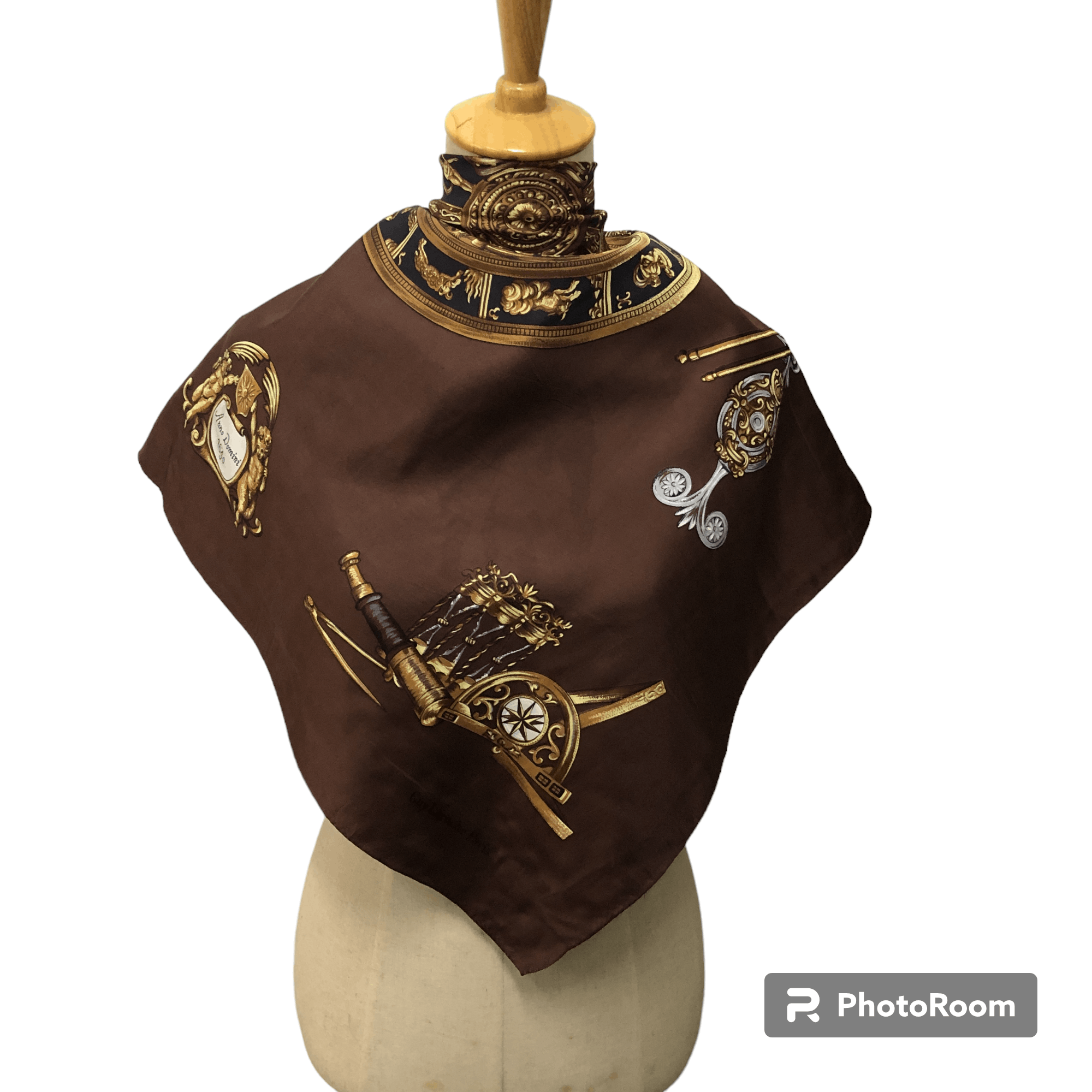 Guy Laroche Guy Laroche L'Astronomie au Temps de Galilee SilkScarf M1022 Size ONE SIZE - 1 Thumbnail