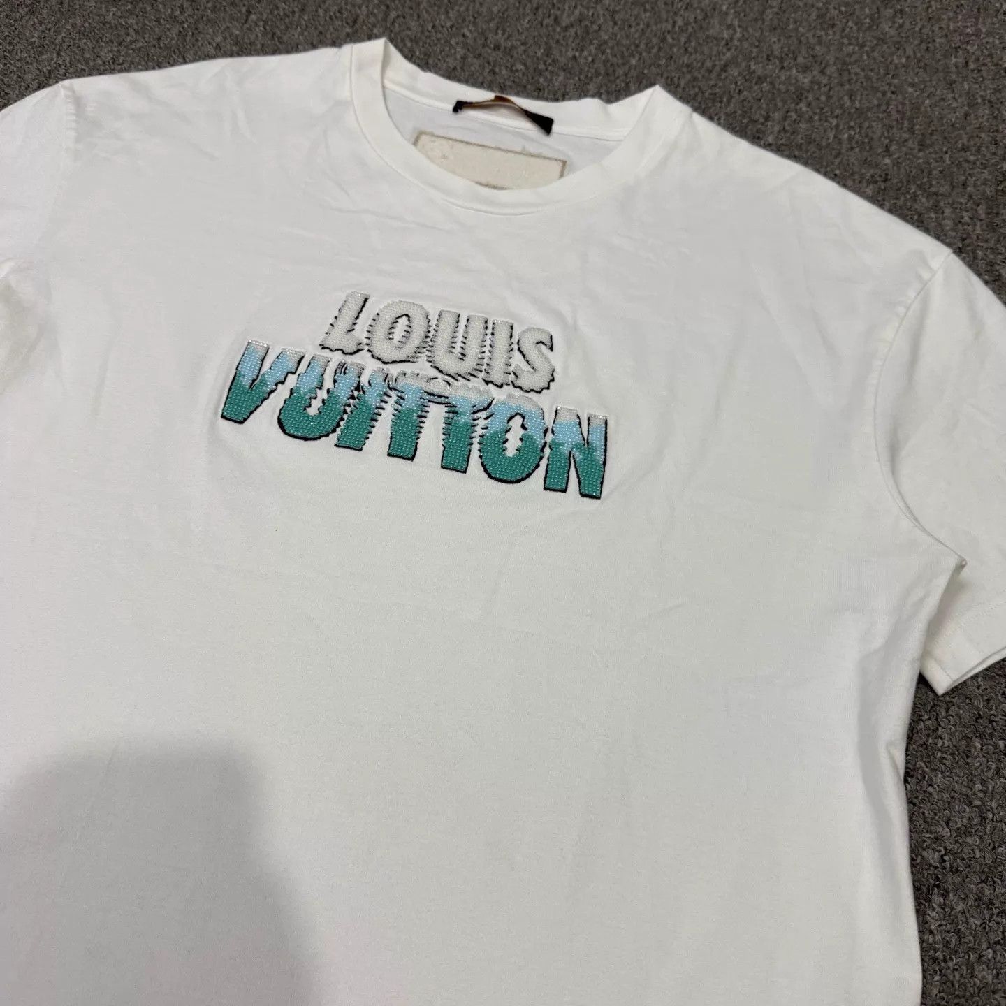 Louis Vuitton LV gradient beaded logo short sleeve tee M 99 new Size US M / EU 48-50 / 2 - 3 Thumbnail