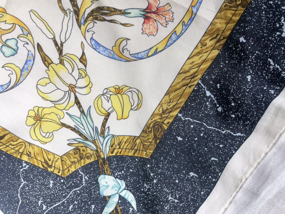 Hermes Hermes Pierres d’Orient et d’Occident white black silk scarf Size ONE SIZE - 3 Thumbnail