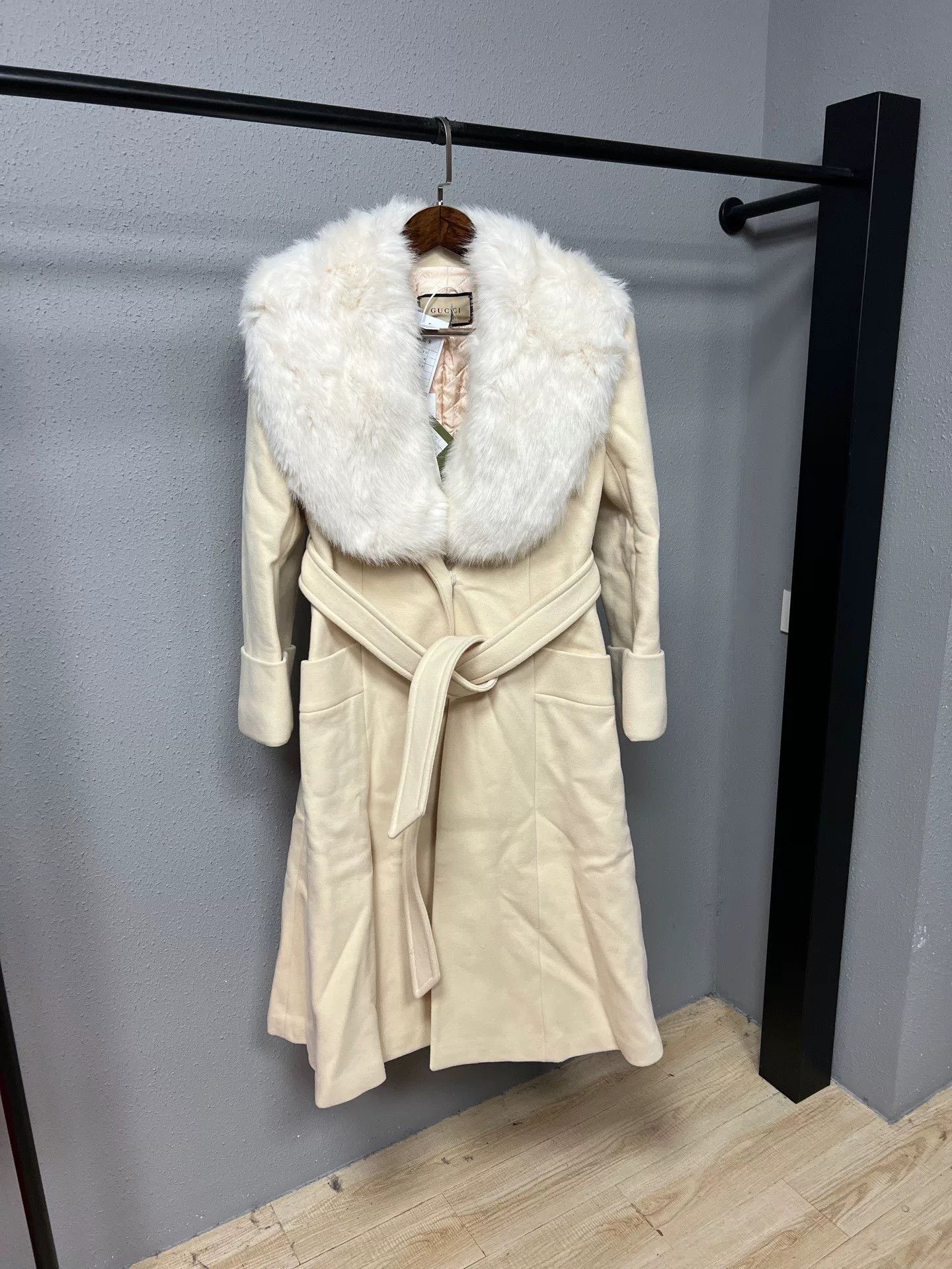 Gucci Gucci Long Coat with Fur Collar Size M / US 6-8 / IT 42-44 - 1 Thumbnail