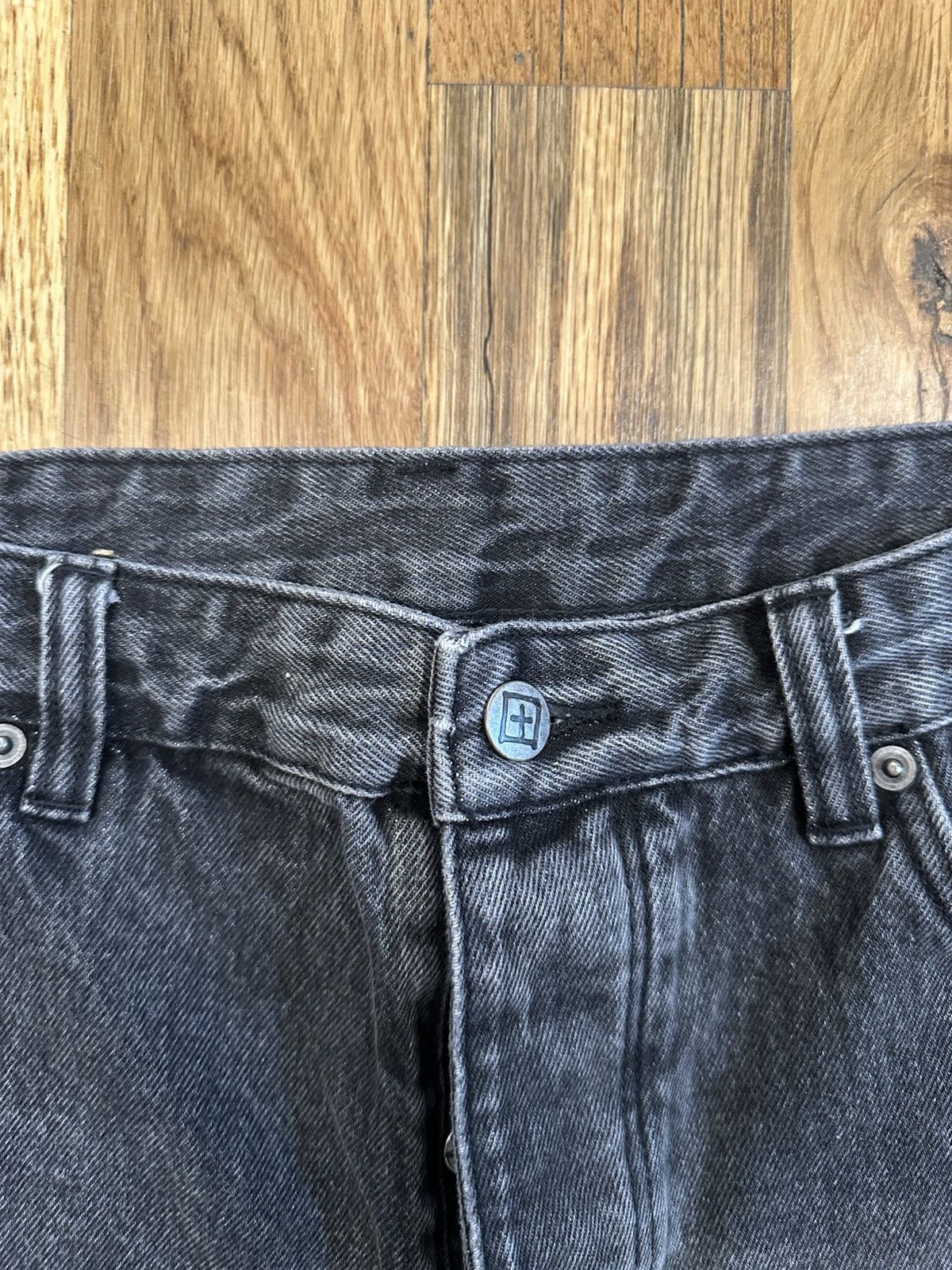 Ksubi Ksubi Knee Cross Patch Grey Denim Jeans Size 32 Size US 32 / EU 48 - 3 Thumbnail