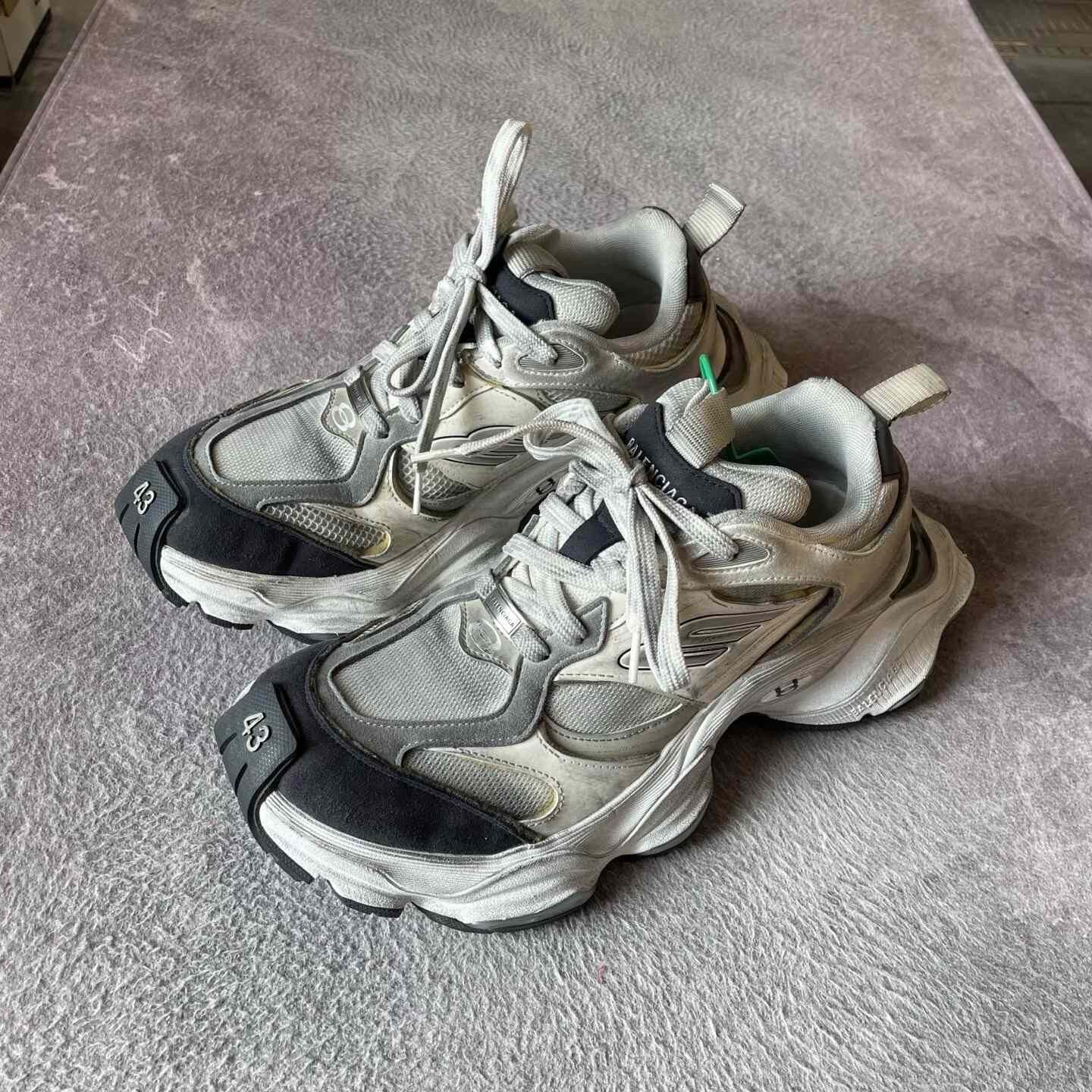 Balenciaga Balenciaga Cargo White Lowtop Sneakers 43 Men Size US 10 / EU 43 - 1 Thumbnail