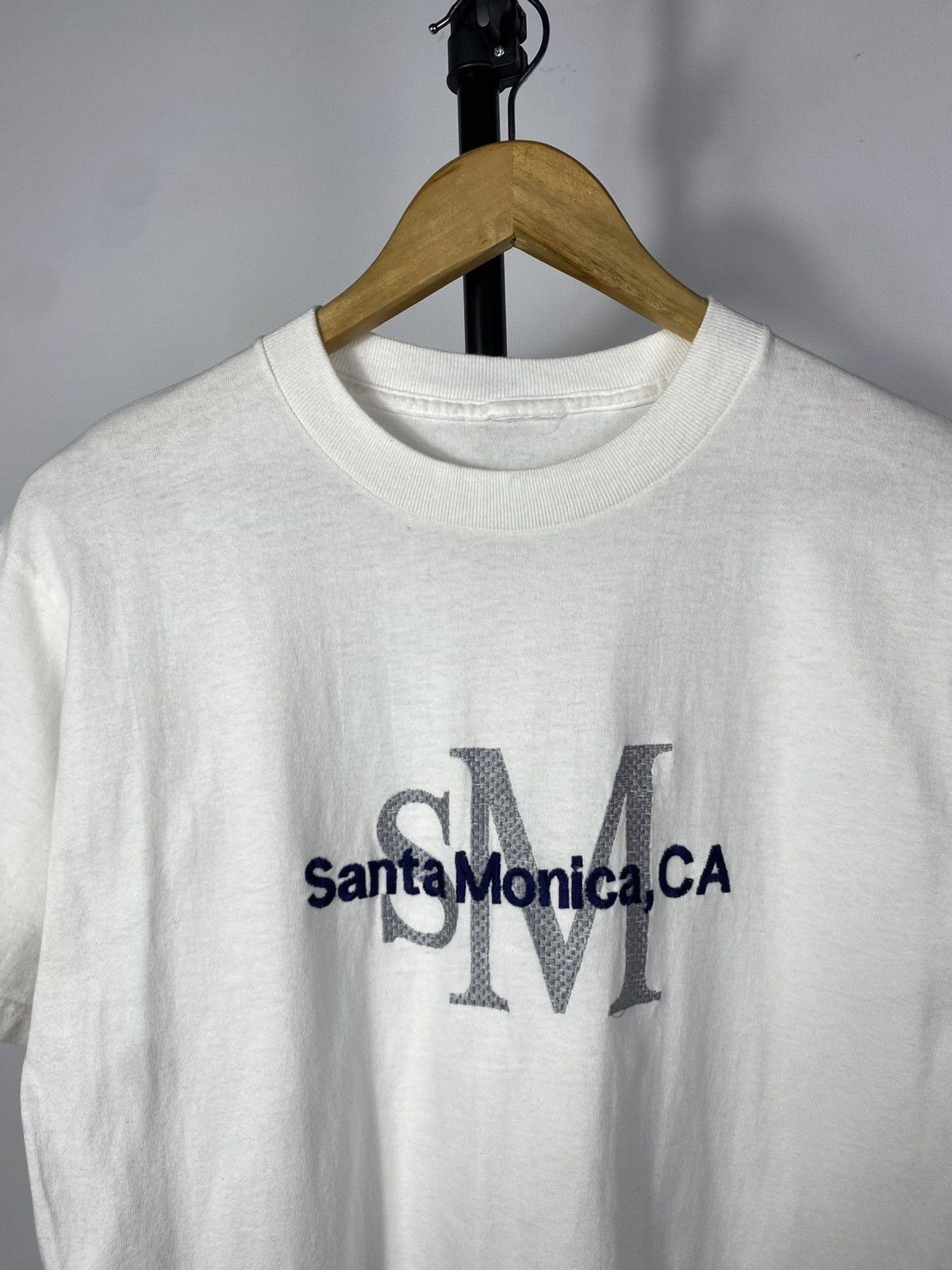 Vintage Vintage 90s Big Logo Santa Monica, CA USA Tee Shirt Size US S / EU 44-46 / 1 - 5 Thumbnail