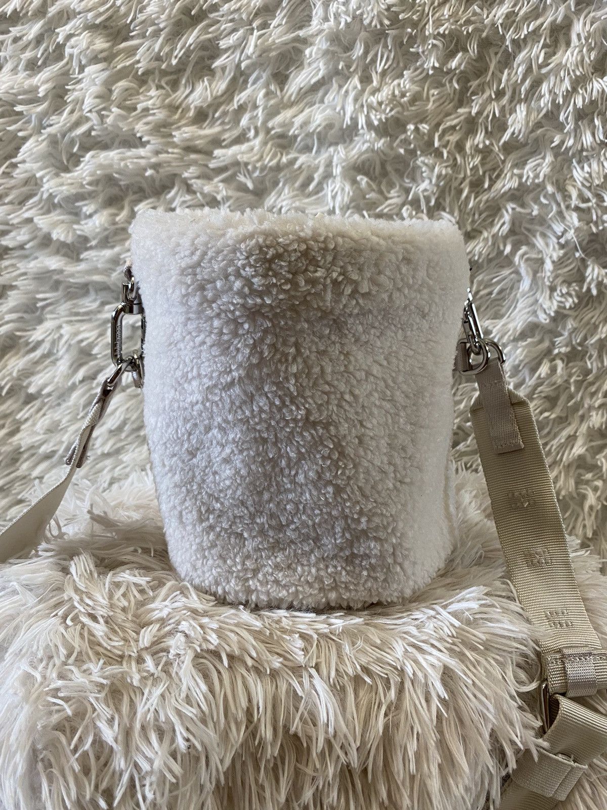 Lululemon Lululemon Sherpa Crossbody Bucket Bag Size ONE SIZE - 7 Thumbnail