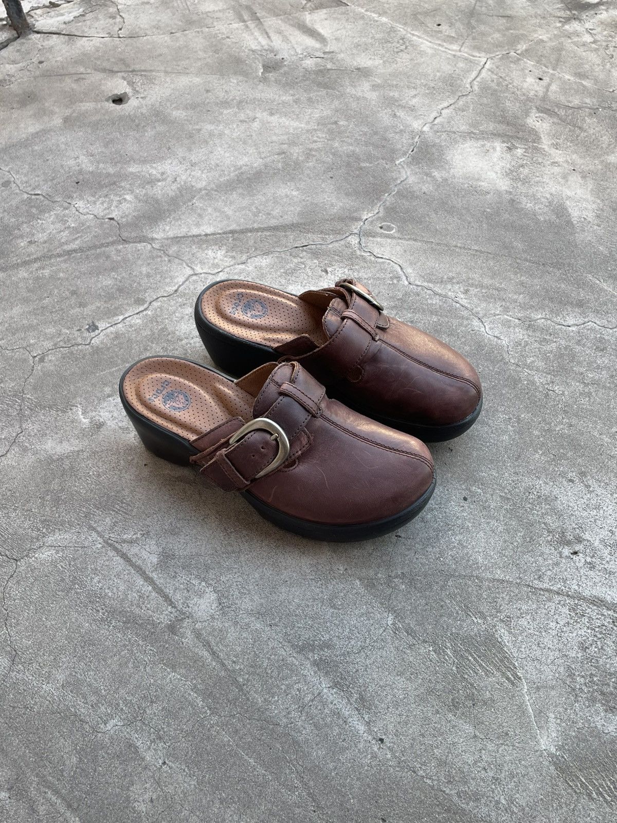 Crocs 2014 Crocs Cobbler: Brown Leather Slip On / Buckled Sabo Size US 6.5 / IT 36.5 - 2 Thumbnail