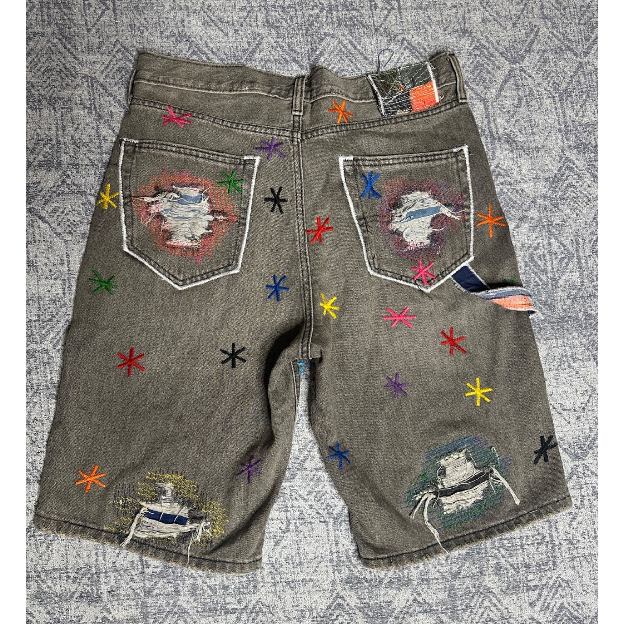 Other Pale GRAIDENT PAINTER All over embroidered DENIM SHORTS Size US 34 / EU 50 - 7 Thumbnail