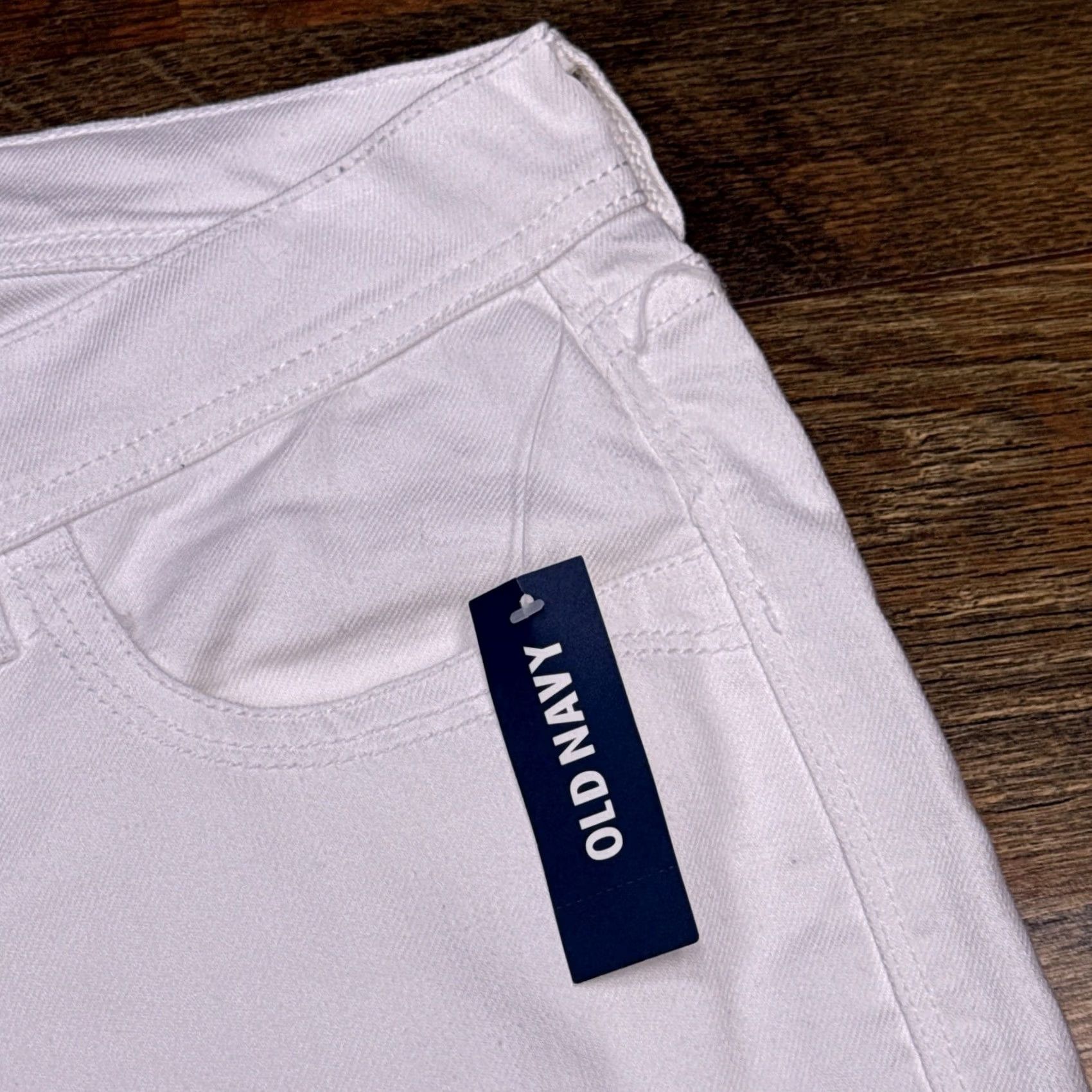 Old Navy Old Navy Sweetheart Jeans Womens 18 White Capri Stretch New Size 40" / US 18 - 5 Thumbnail