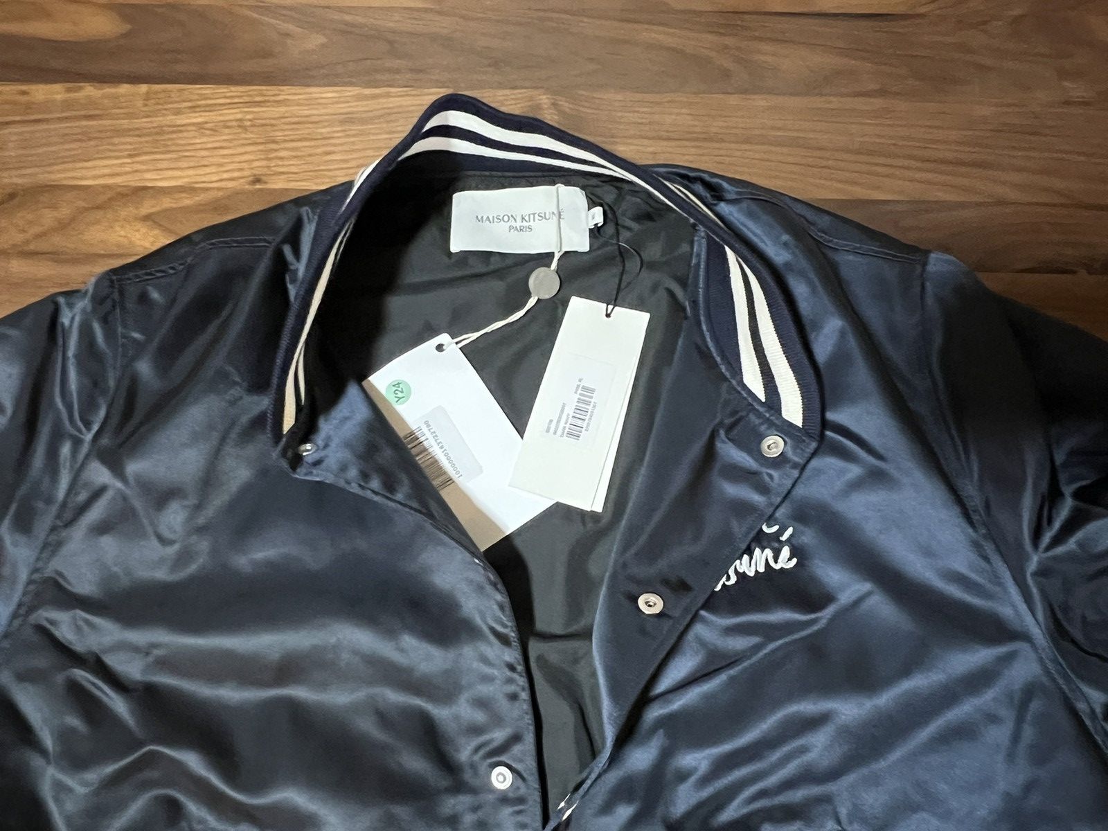 Maison Kitsune Maison Kitsuné Satin Teddy Varsity Bomber Dark Navy XL. Size US XL / EU 56 / 4 - 8 Thumbnail