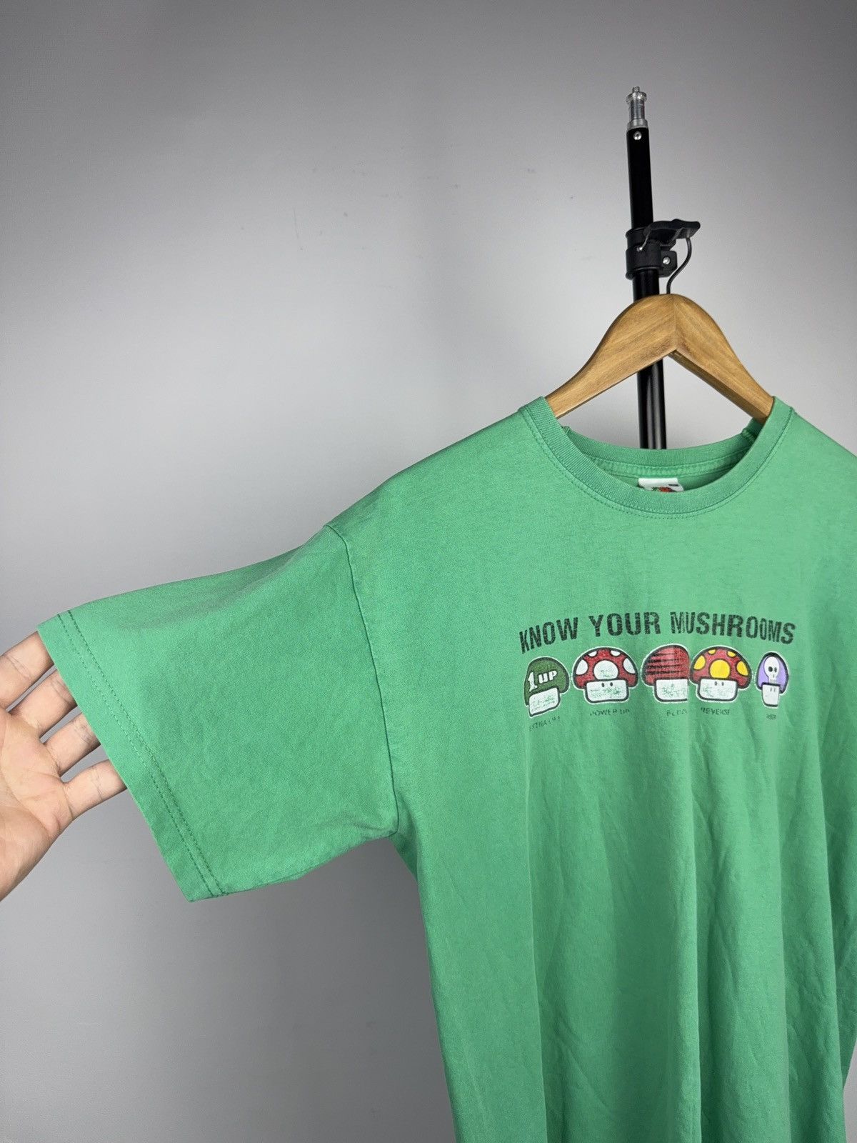 Nintendo 00s retro Know Your Mushrooms Mario Parody Tee Green Size M Size US M / EU 48-50 / 2 - 2 Thumbnail