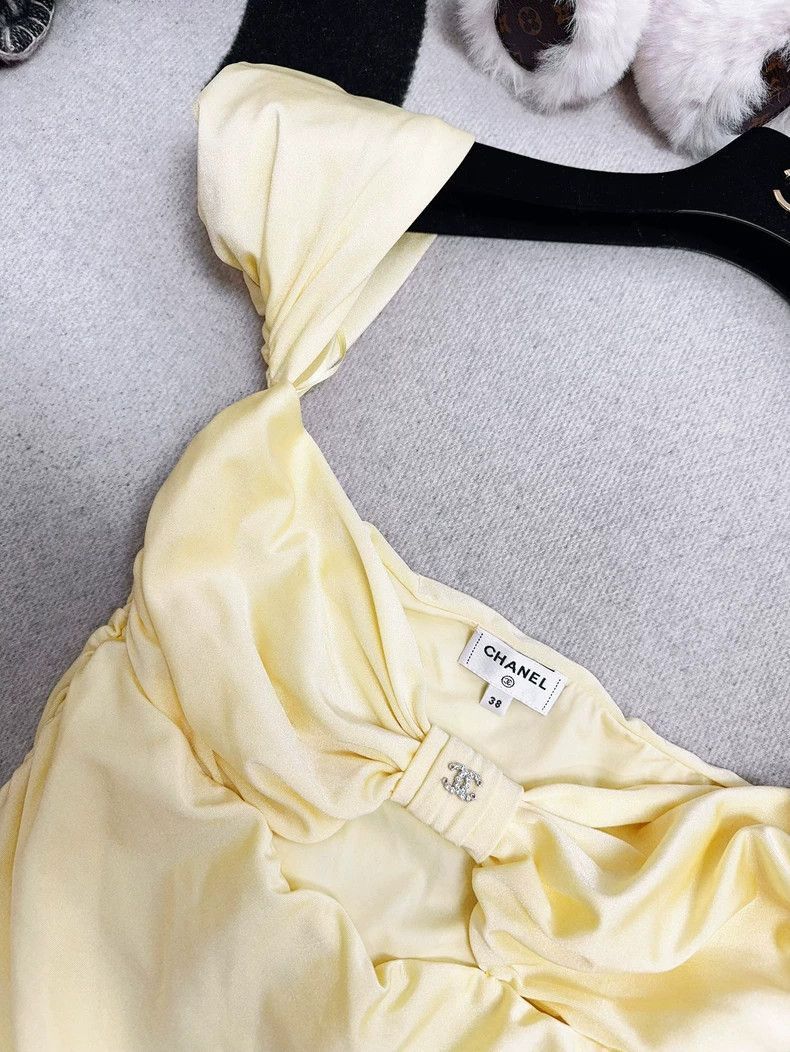 Chanel Chanel 23S Yellow Bow Rhinestone Off-Shoulder Top Size M / US 6-8 / IT 42-44 - 4 Thumbnail