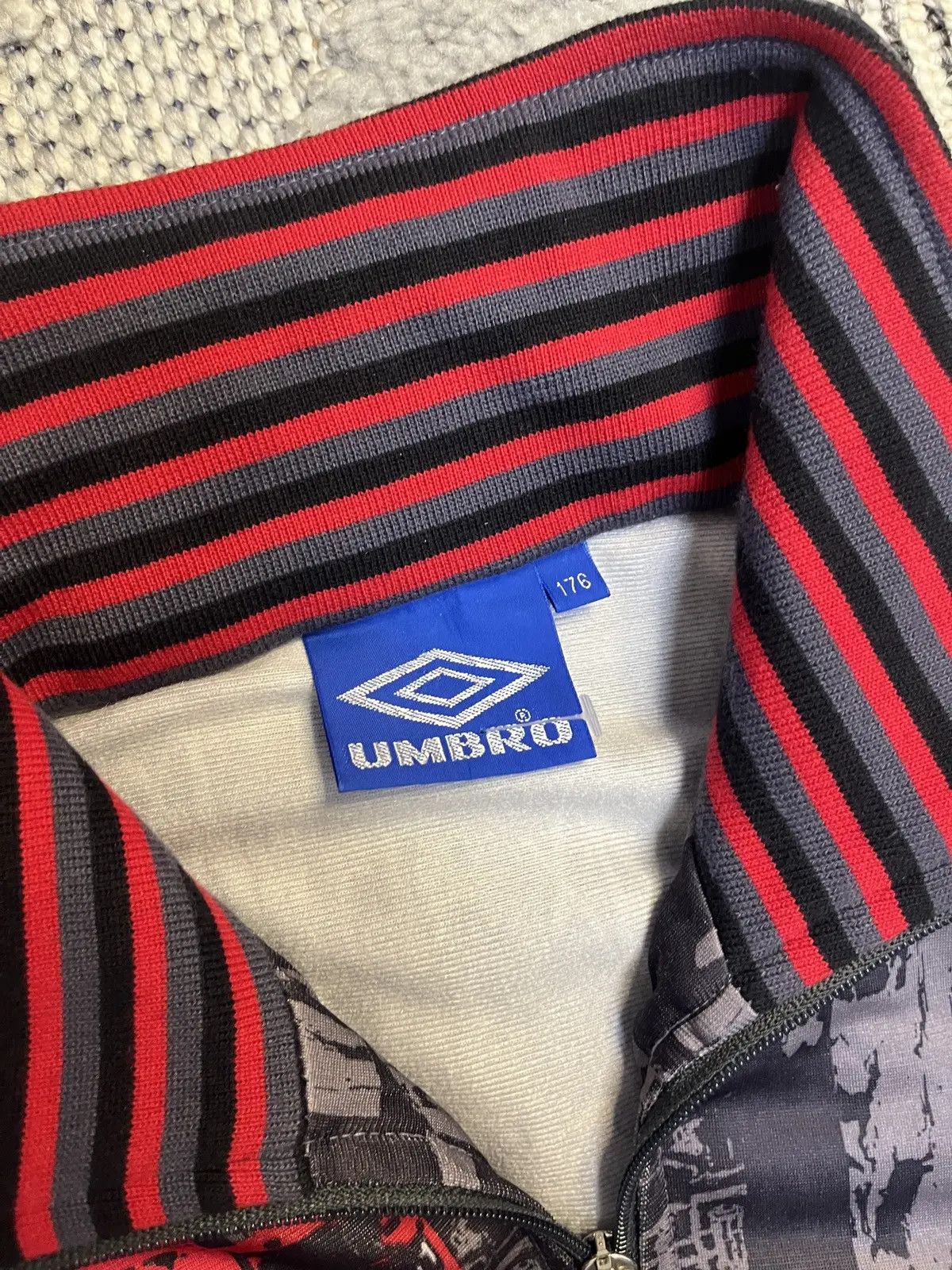 Umbro UMBRO VINTAGE AJAX AMSTERDAM Y2K DRILL ZIP SWEATSHIRT Size US M / EU 48-50 / 2 - 5 Thumbnail