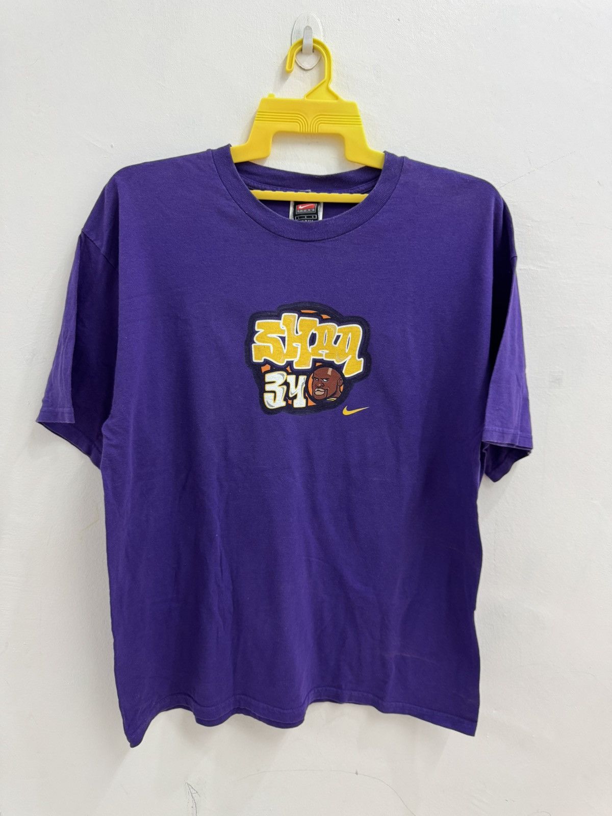 Nike Vtg 90s Nike Shaquille O’Neal Shaq Lakers Cartoon NBA Tshirt Size US L / EU 52-54 / 3 - 1 Thumbnail