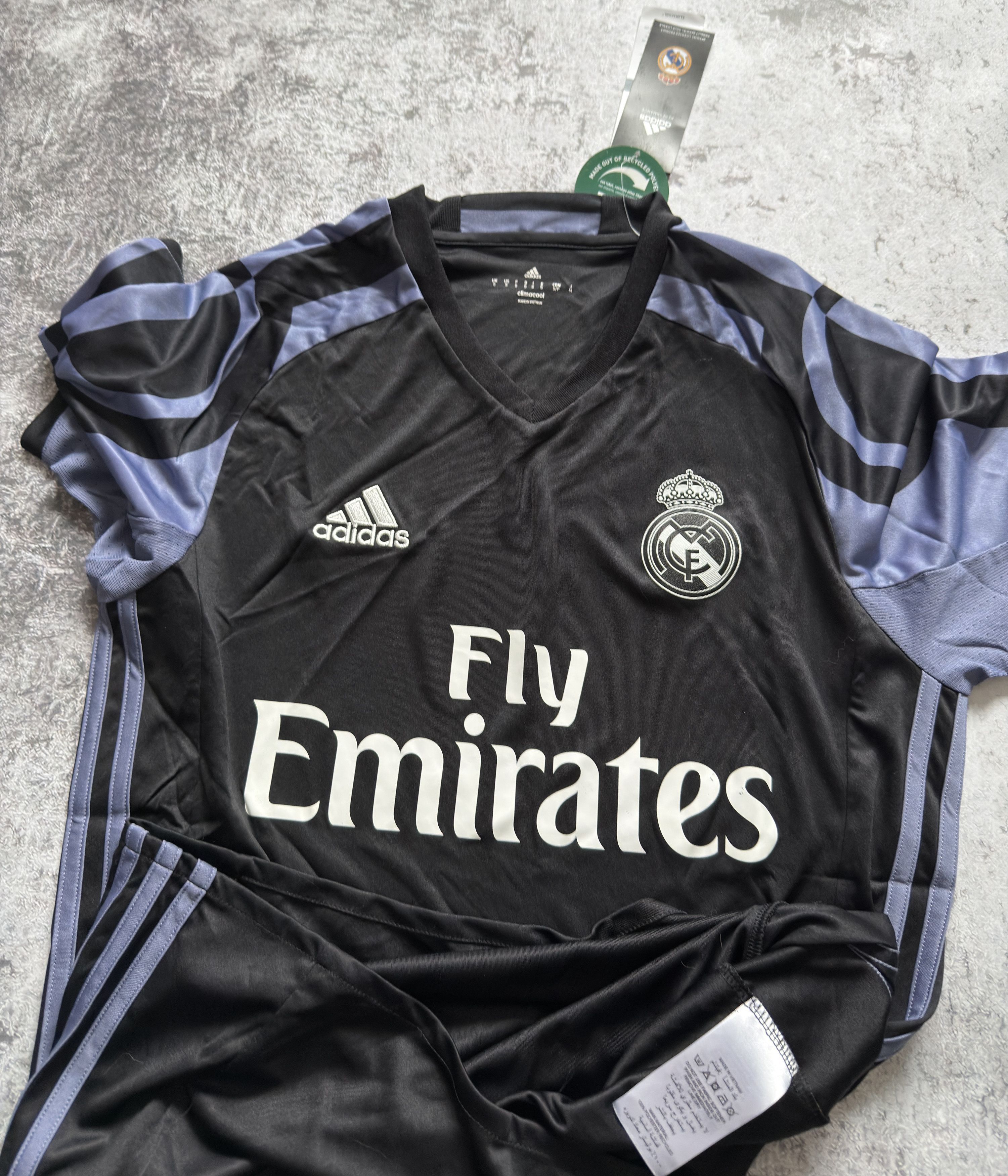 Adidas REAL MADRID 2016 2017 THIRD SHIRT JERSEY CAMISETA S Size US S / EU 44-46 / 1 - 6 Thumbnail