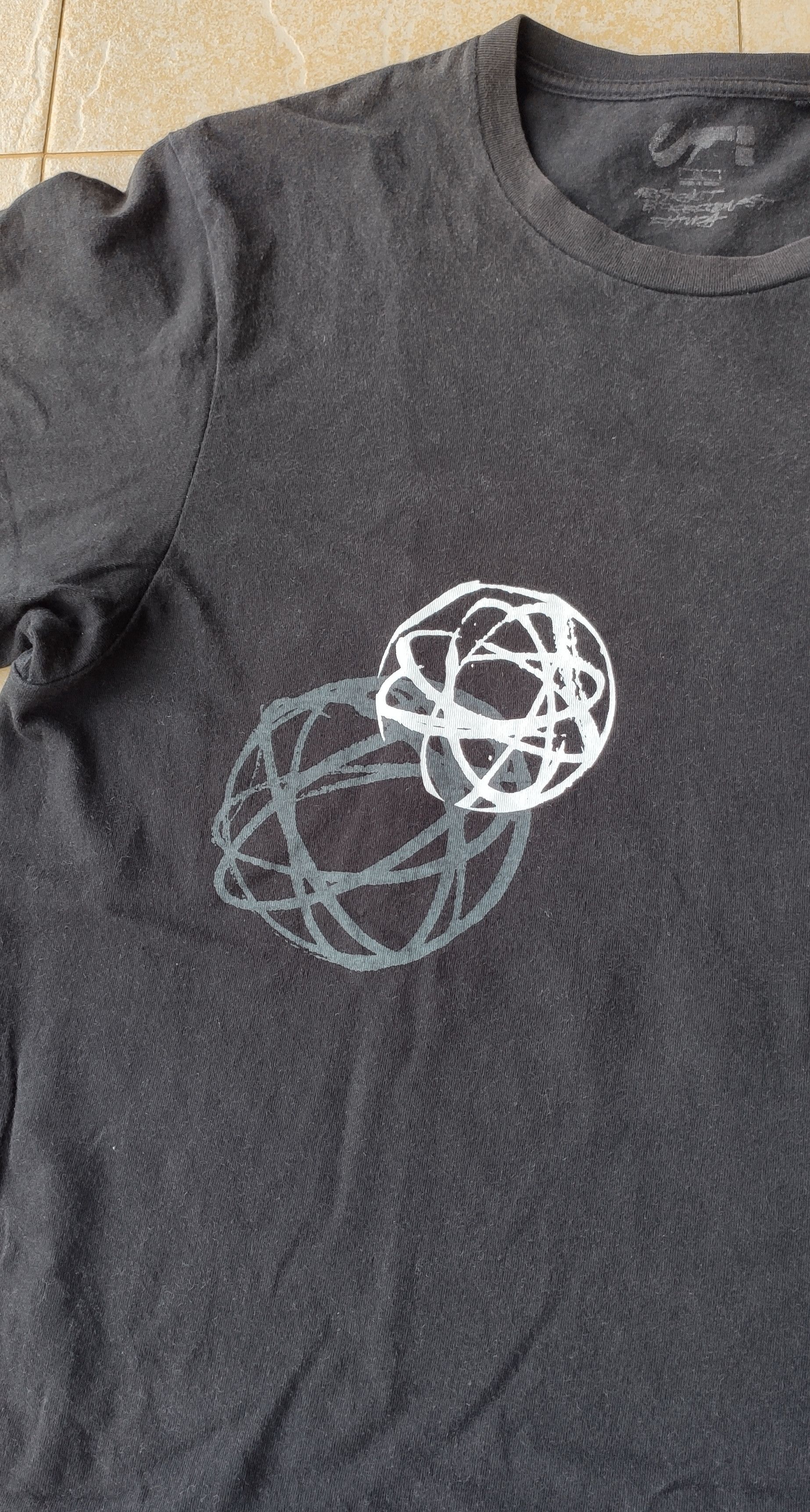 Futura × Japanese Brand × Uniqlo Faded Uniqlo x Futura tee Size US XL / EU 56 / 4 - 5 Thumbnail
