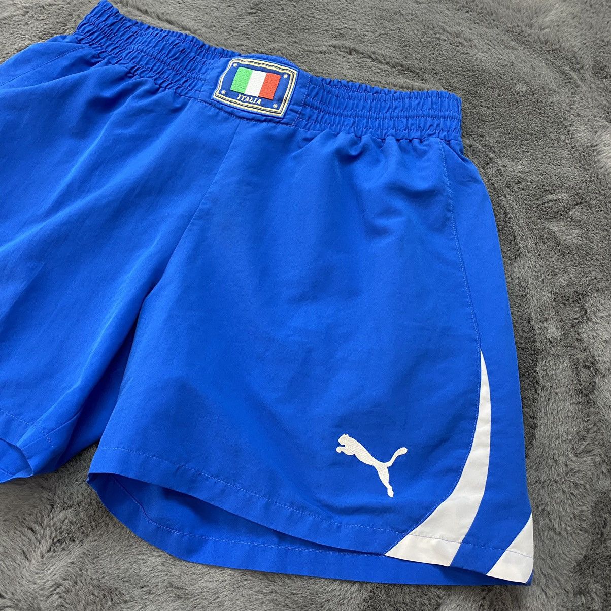 Puma × Vintage Italy Vintage Home Football Soccer Shorts Blue Puma Men Size US 36 / EU 52 - 4 Thumbnail