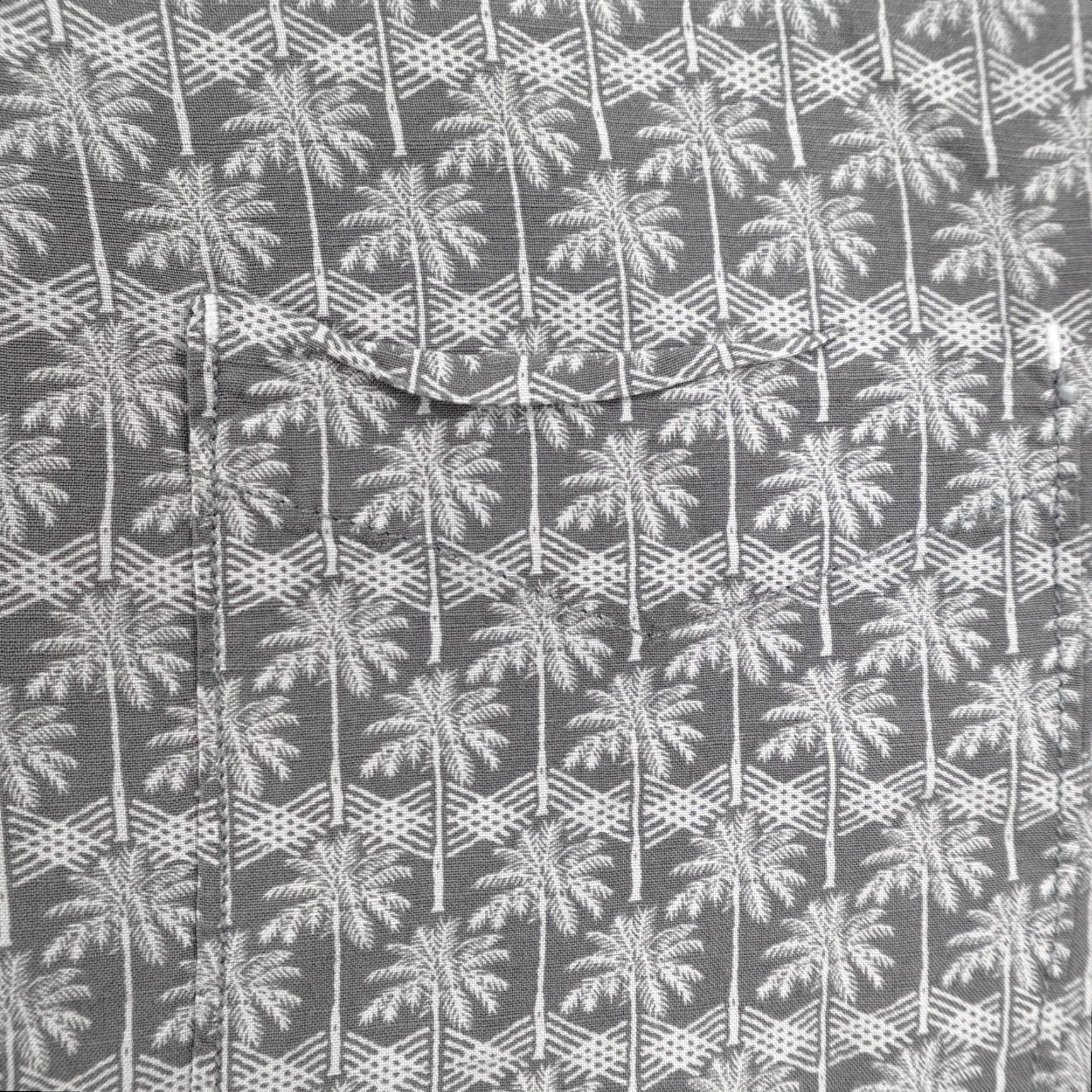 Tommy Bahama VINTAGE Tommy Bahama Shirt Men XL Gray Hawaiian Palm Tree Aloha Camp Button-Up Rayon Short Sleeve Casual Beach 60s 70s Mens Size US XL / EU 56 / 4 - 3 Thumbnail