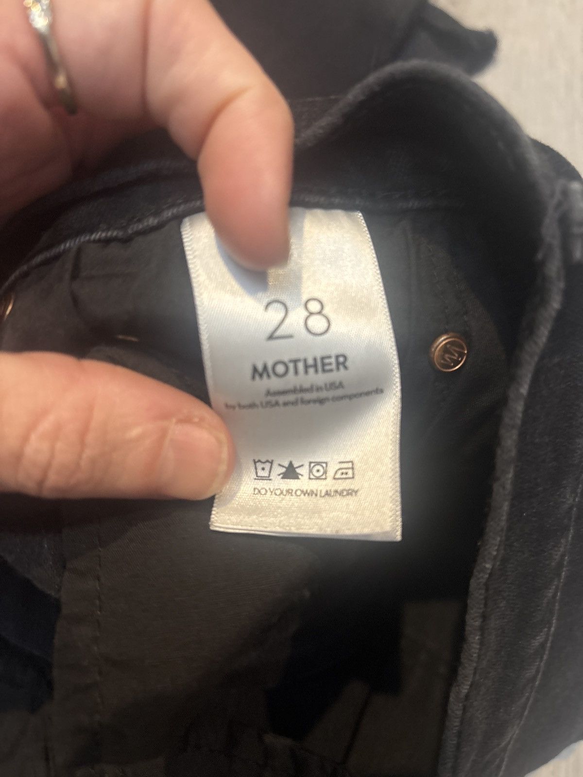 MOTHER MOTHER Insider Crop Step Fray Jean Black “Not Guilty”Size 28 Size 28" / US 6 / IT 42 - 5 Thumbnail