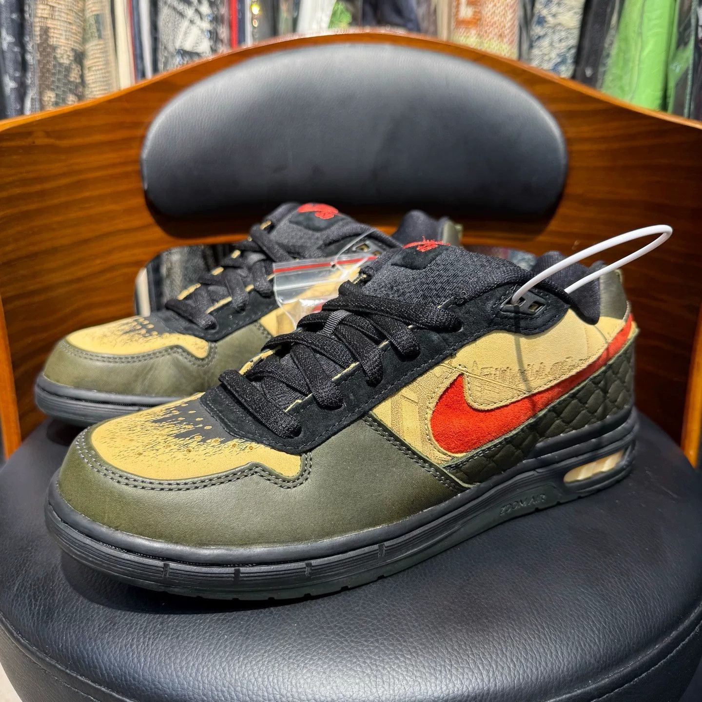 Nike Nike Gold Lowtop Sneakers 43 Men Size US 10 / EU 43 - 1 Thumbnail