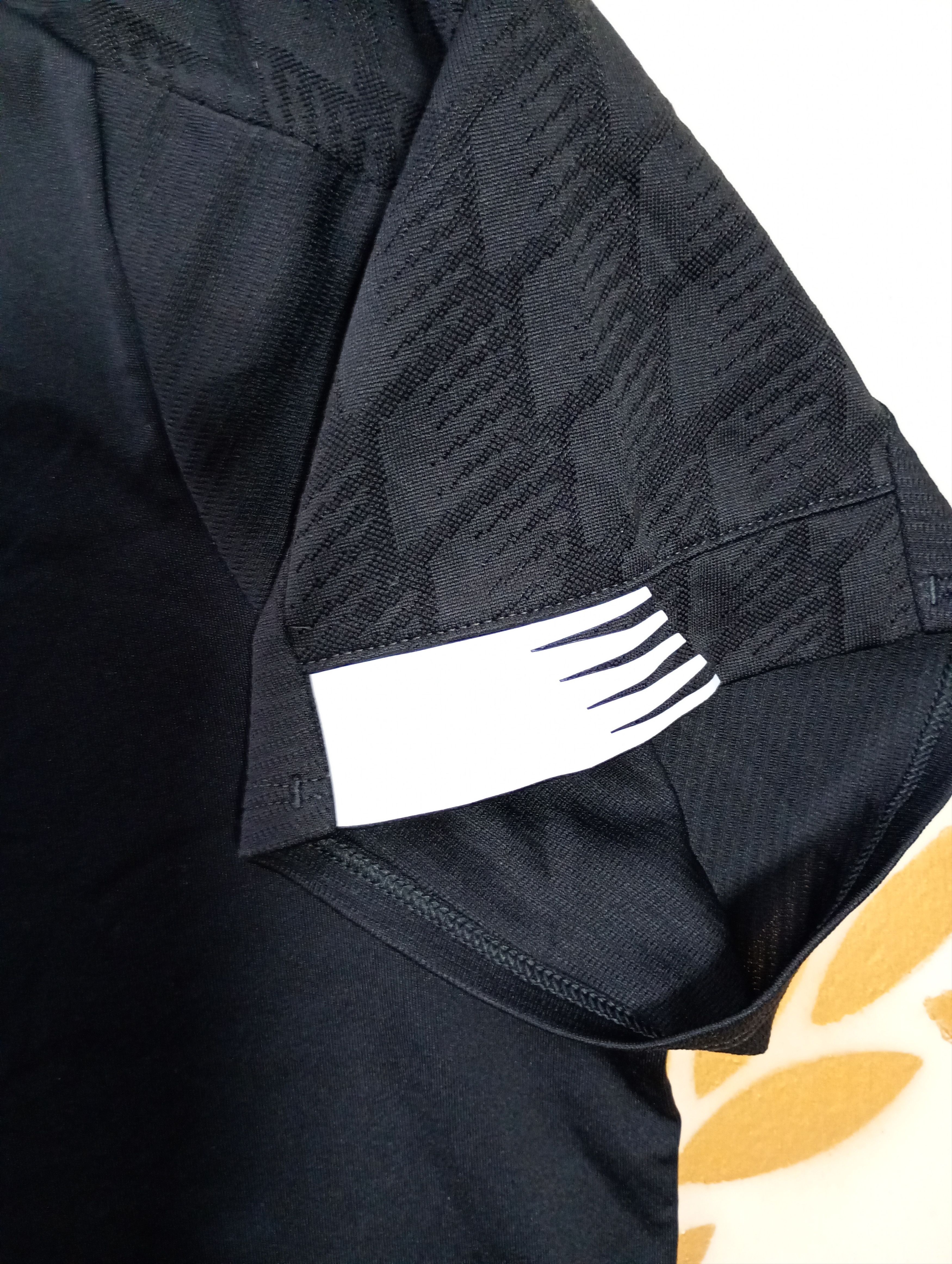 New Balance New Balance Liverpool FC Training Jersey 2019-2020 Size US L / EU 52-54 / 3 - 9 Thumbnail