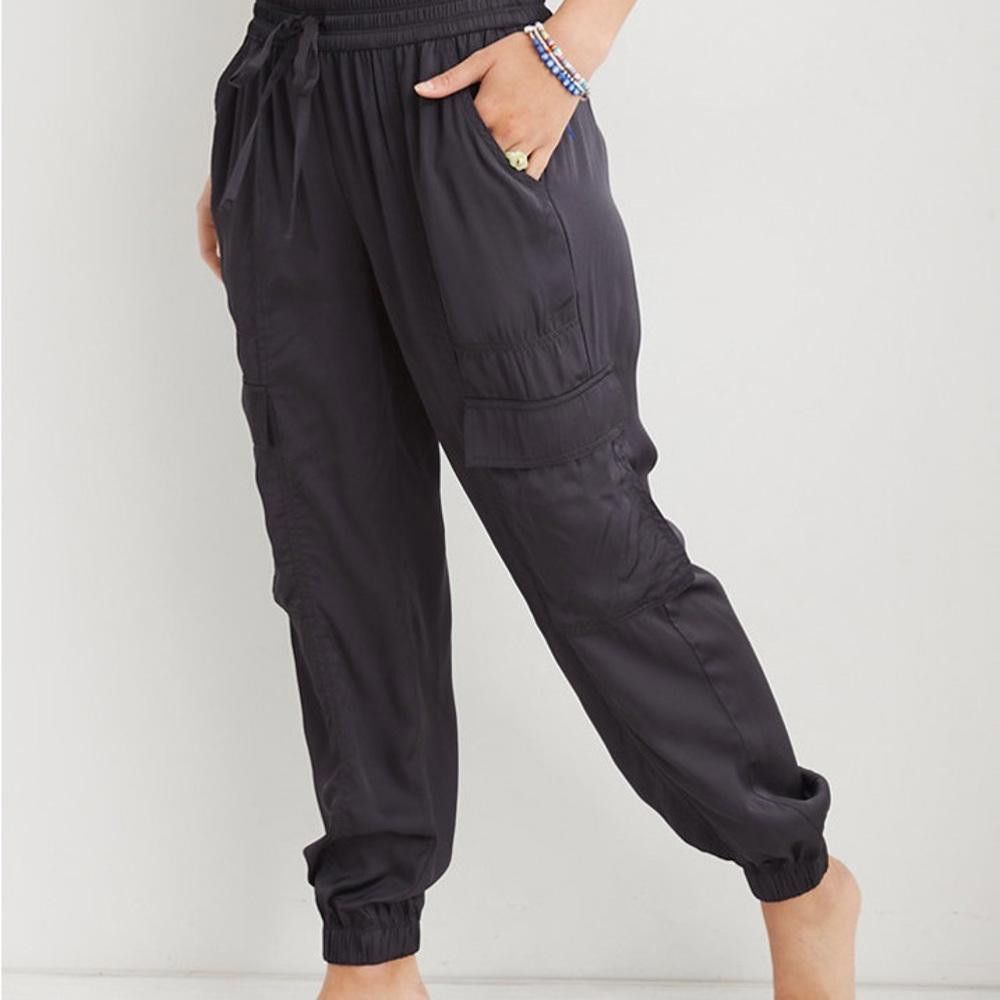 Designer aerie l Black Satin Cargo Joggers Small Size 28" / US 6 / IT 42 - 11 Thumbnail
