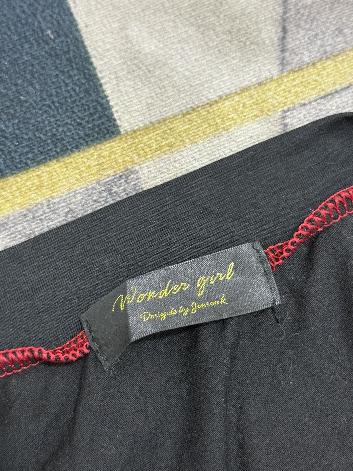If Six Was Nine WONDER GIRL Y2K TSHIRT Size ONE SIZE - 6 Thumbnail