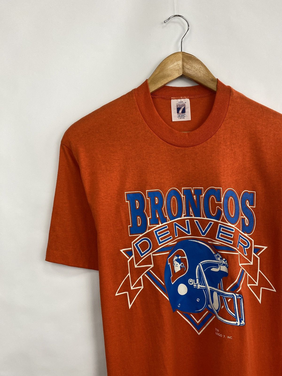 Logo 7 🇺🇸🏈 Vintage 90s Broncos Denver Football T-shirt Rare Retro Size US M / EU 48-50 / 2 - 2 Thumbnail