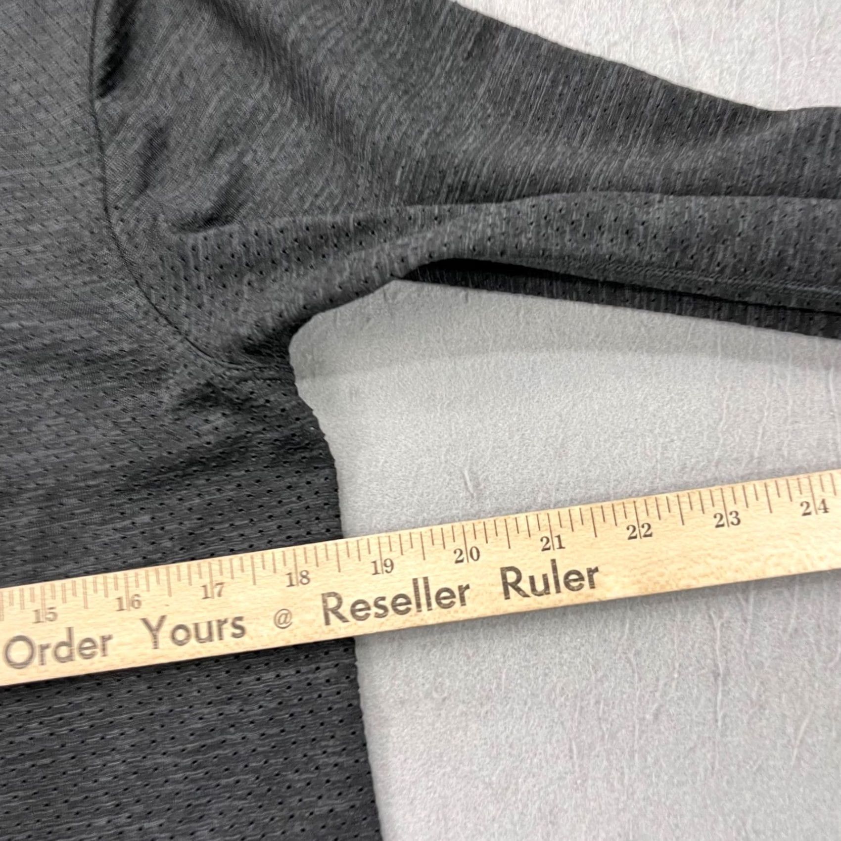 Lululemon Lululemon Jacket Mens Small Gray 1/4 Zip Pullover Gym Activewear Sports Running & Training Mens S Gray Size US S / EU 44-46 / 1 - 7 Thumbnail