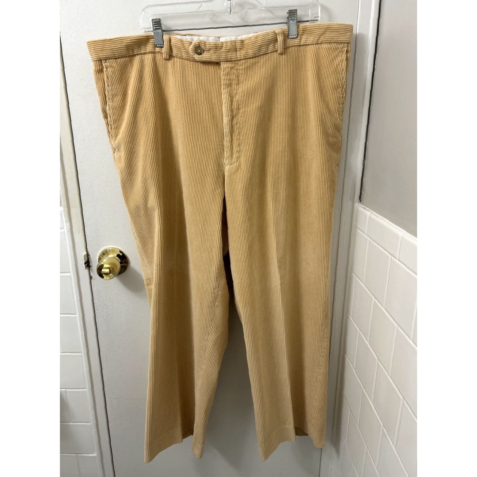 Vineyard Vines VINTAGE? No. Vineyard Vines Mens Corduroy Pants Orange 42x27 Chino Flat Front Belt Loops Pockets Straight Leg Regular Fit YKK Size US 42 / EU 58 - 2 Thumbnail