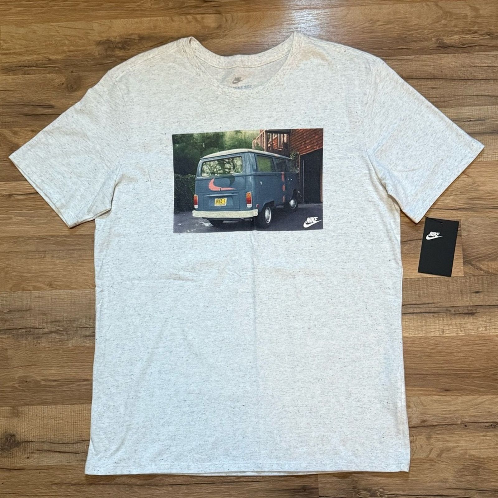 Nike 2017 Nike Reverse Swoosh Van Short Sleeve Size US L / EU 52-54 / 3 - 1 Thumbnail