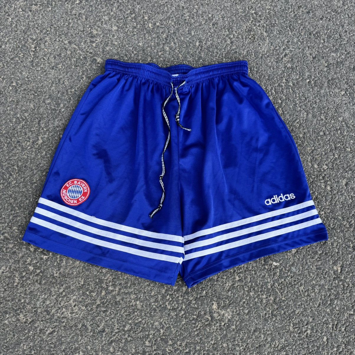 Adidas 90s Adidas FC Bayern Monachium Shorts Soccer Blokecore vtg Size US 32 / EU 48 - 1 Thumbnail