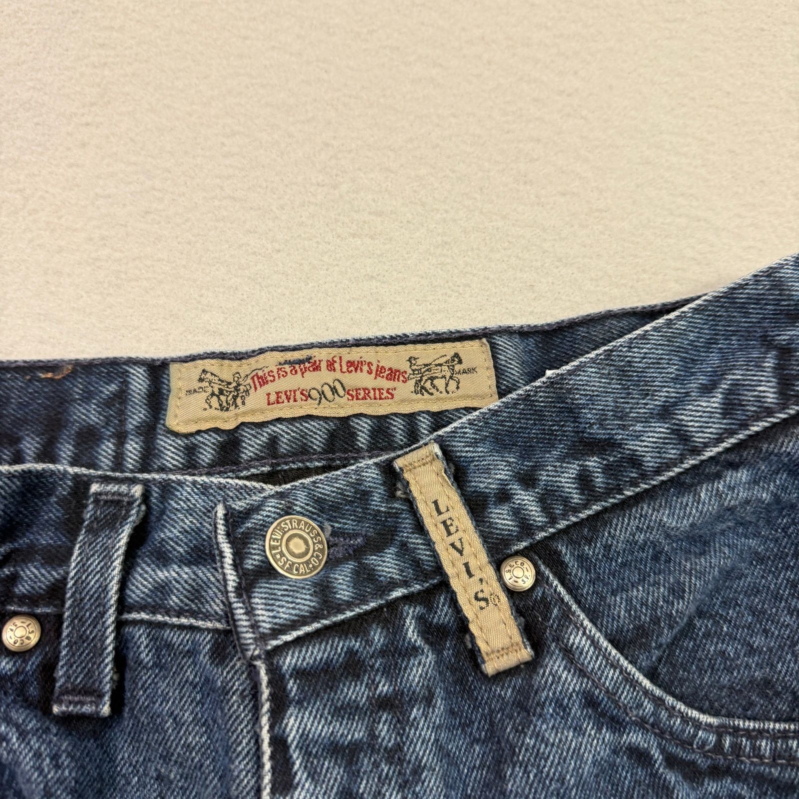 Vintage Vintage Levis 900 Jeans Women's 7 (26x32) Blue Mom High Rise Size 26" / US 2 / IT 38 - 4 Thumbnail