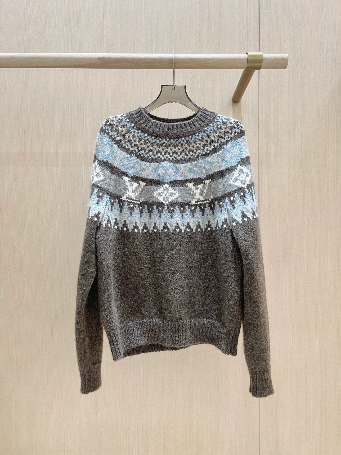 Louis Vuitton Lv Snow Series Brown Sweater M Zhong Chuxi Like New Size M / US 6-8 / IT 42-44 - 1 Thumbnail