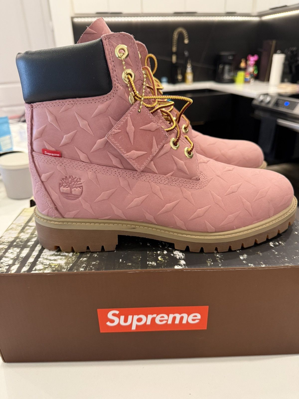 Supreme × Timberland Supreme Timberland 6” Pink Diamond Plate Size US 9 / EU 42 - 2 Thumbnail
