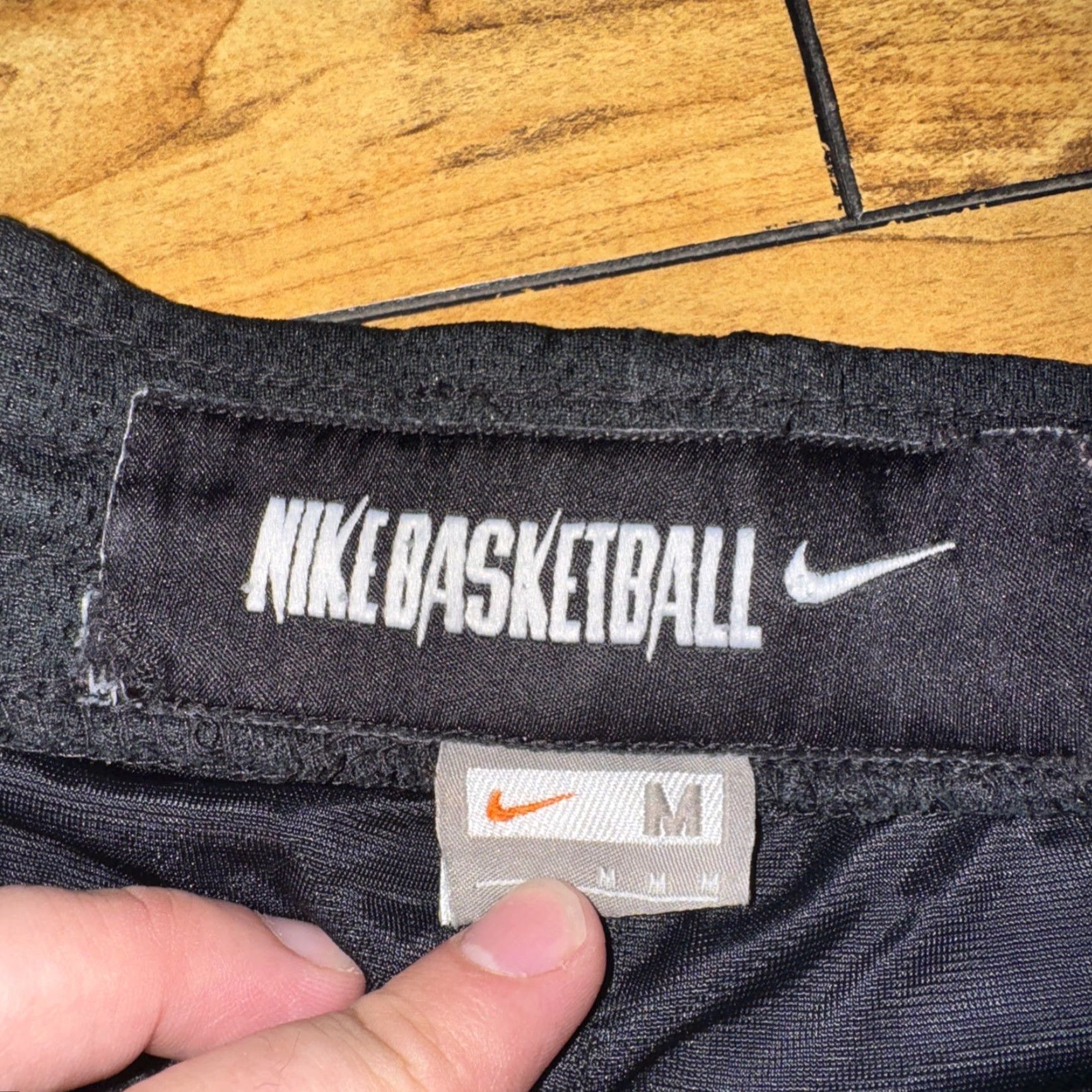 Nike VINTAGE Nike Basketball Shorts Mens Regular Medium Black 38x10 Athletic Activewear Size US 31 - 4 Thumbnail