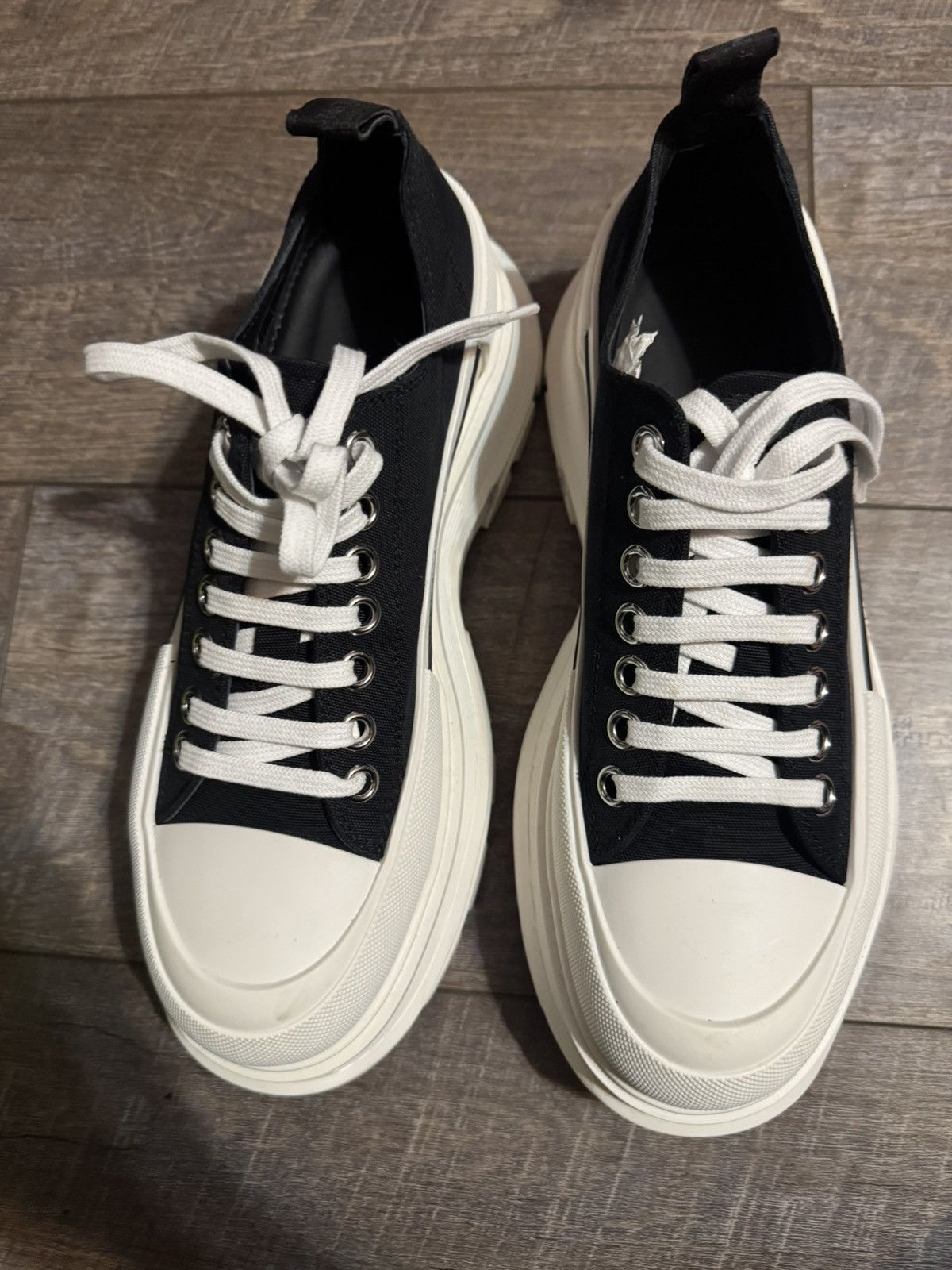 Alexander McQueen Alexander McQueen Tread Sneaker Size US 8 / EU 41 - 1 Thumbnail