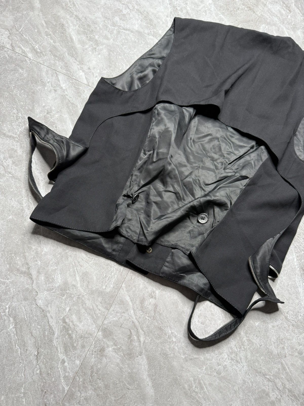Dirk Bikkembergs Archival Dirk Bikkembergs Back panelled Waist Zip Vest Size US M / EU 48-50 / 2 - 7 Thumbnail