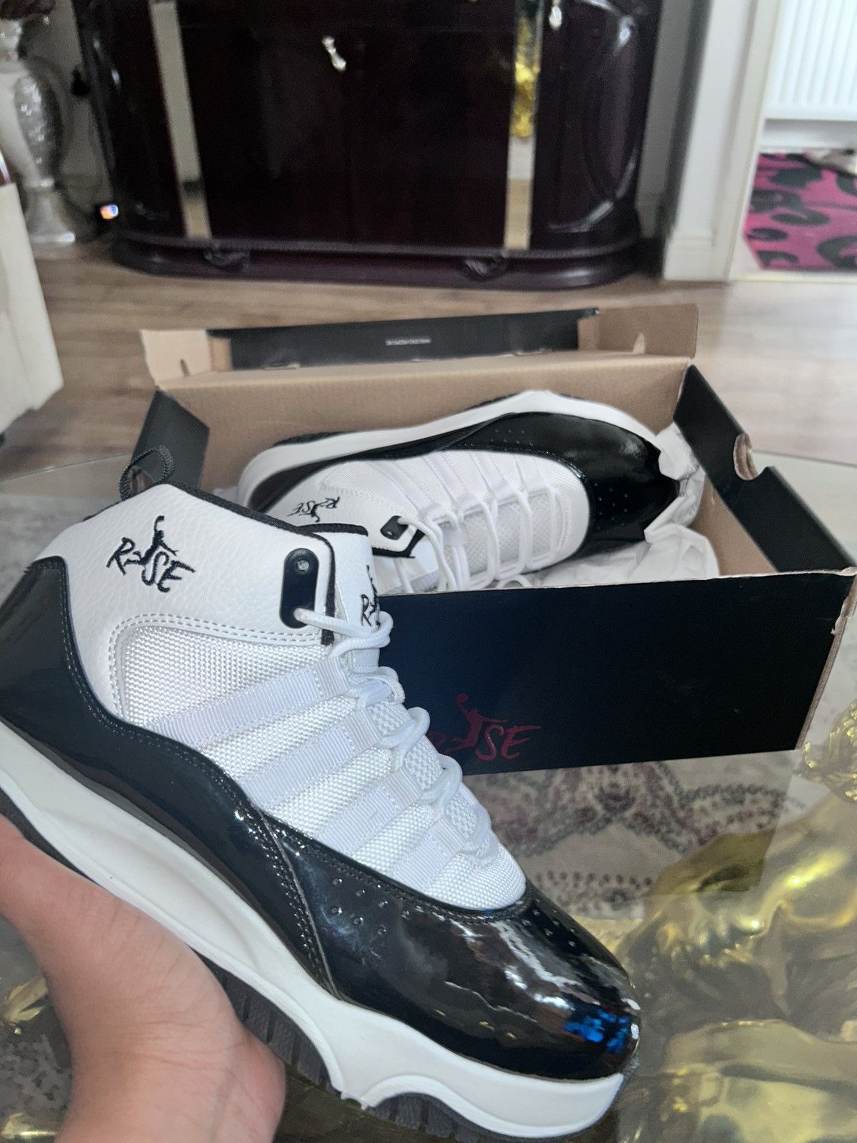 Other RISE Shuttle Basketball Trainers – White/Black Size US 7 / EU 40 - 2 Thumbnail